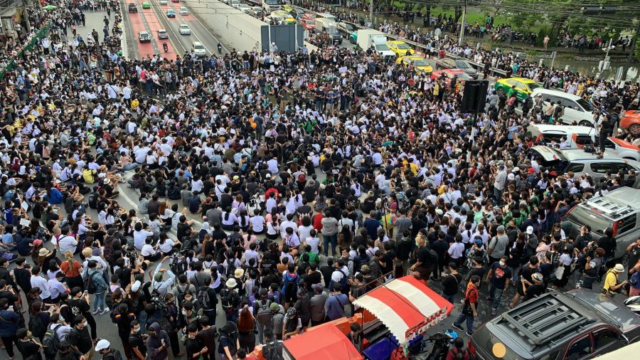 The crowd of pro-democracy protesters steadily grows on Monday evening at Bangkok’s Kaset intersection in Bang Khen district. The intersection is near Kasetsart University.