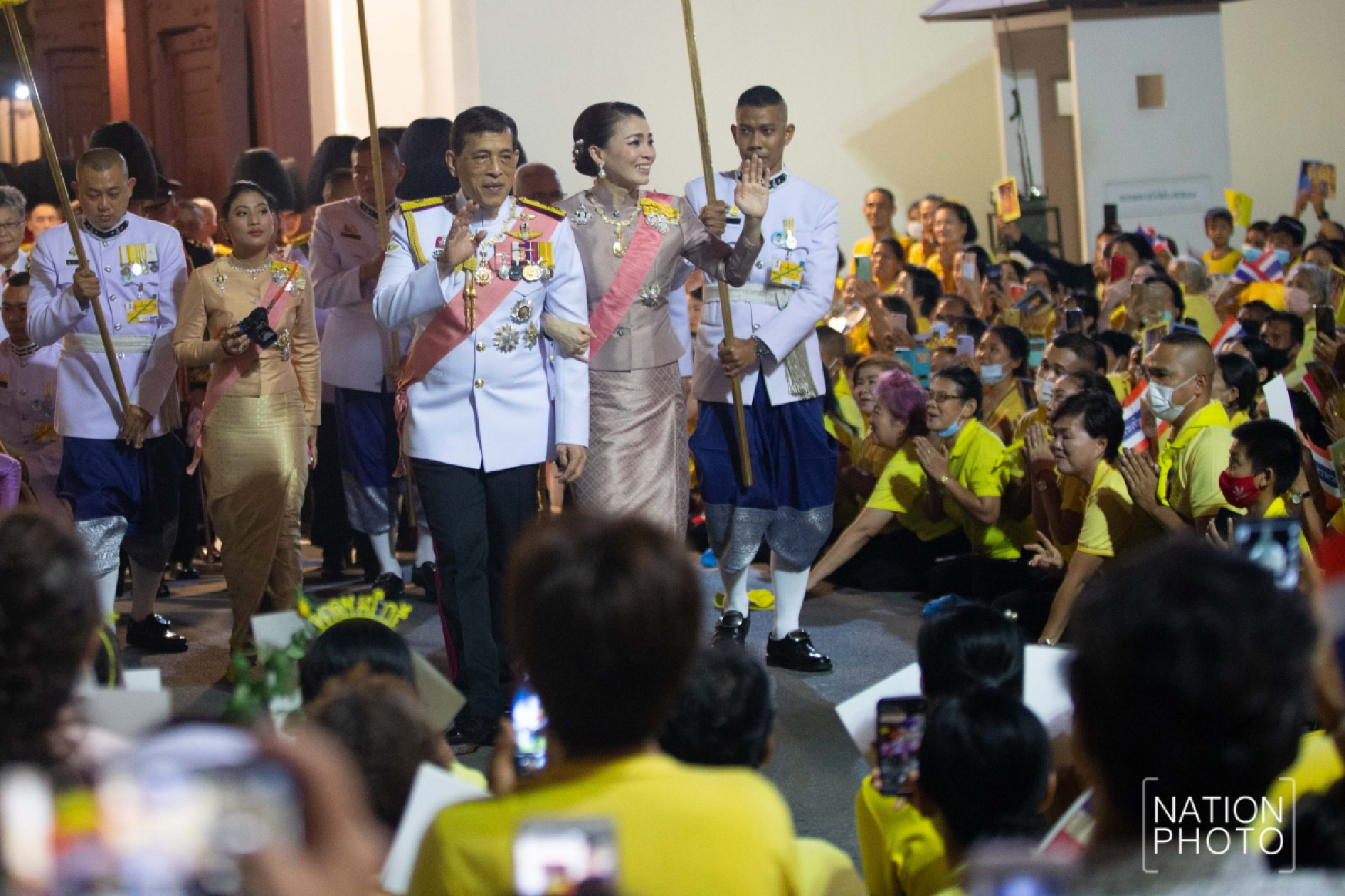 Their Majesties meet royalists on Chukalongkorn Day 
