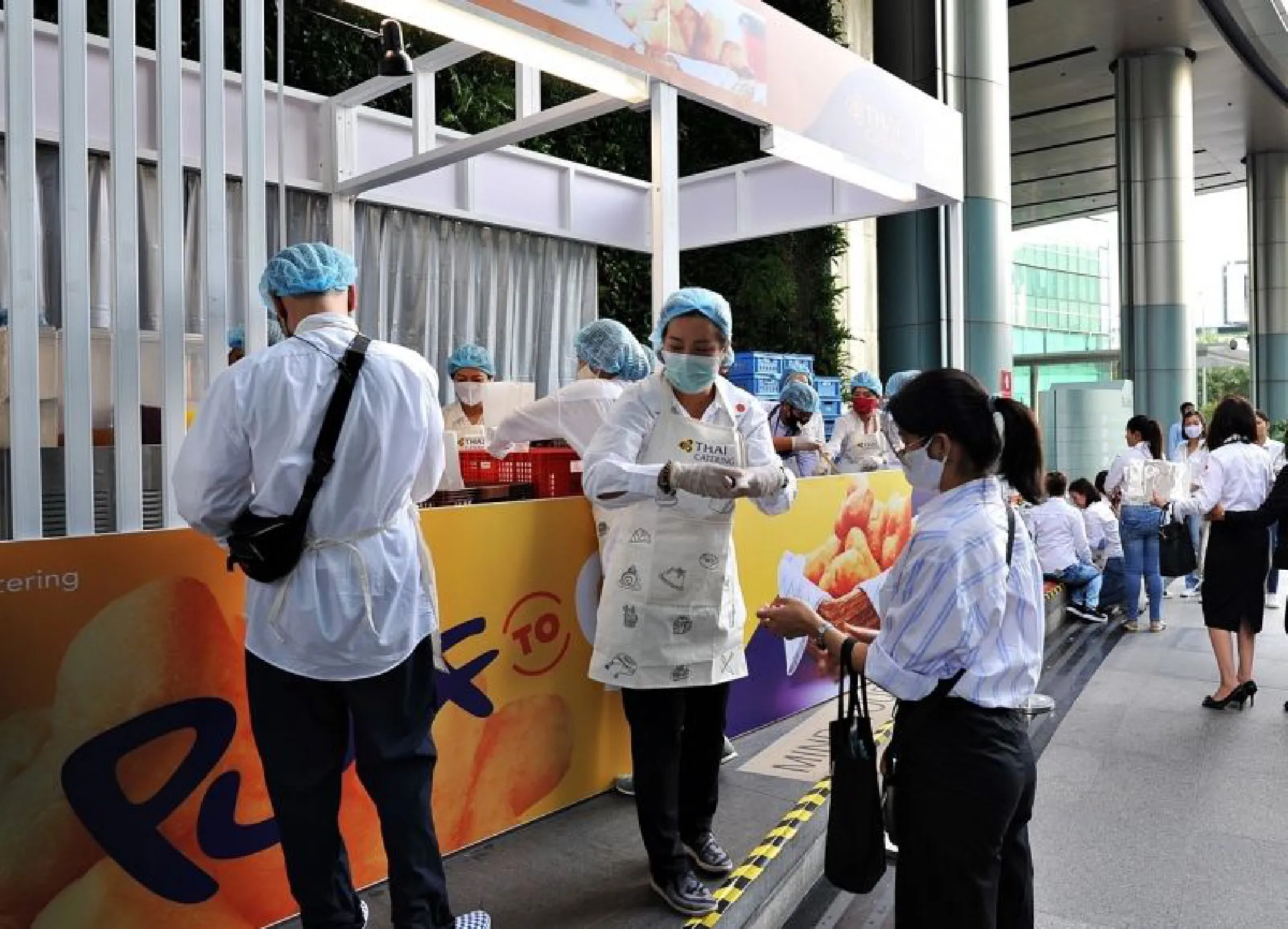 THAI’s first kiosk selling dough sticks opens in Energy Complex