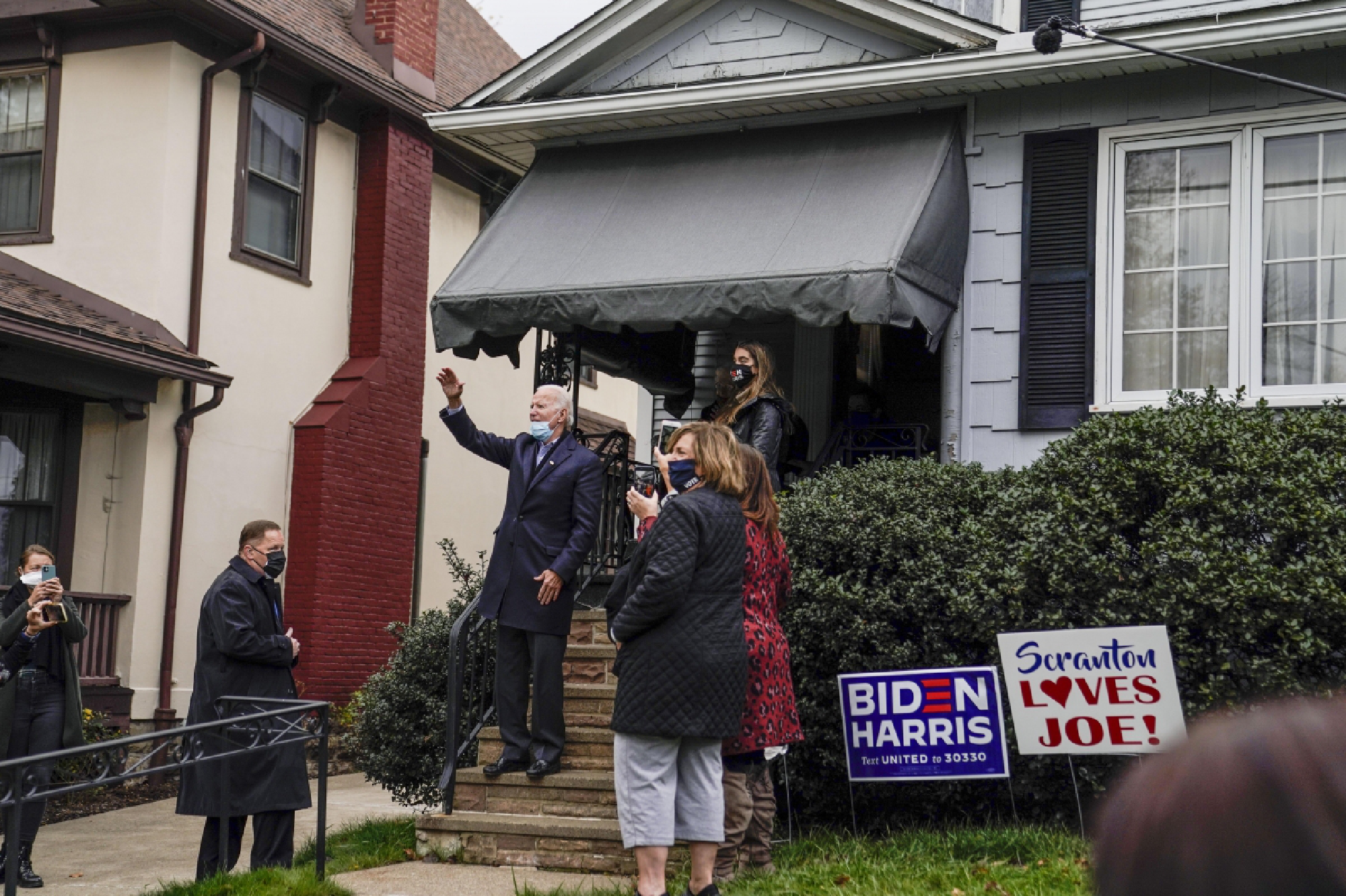 Joe Biden greets supporters at his childhood home in Scranton, Pa., on Tuesday. MUST CREDIT: Washington Post photo by Demetrius Freeman.