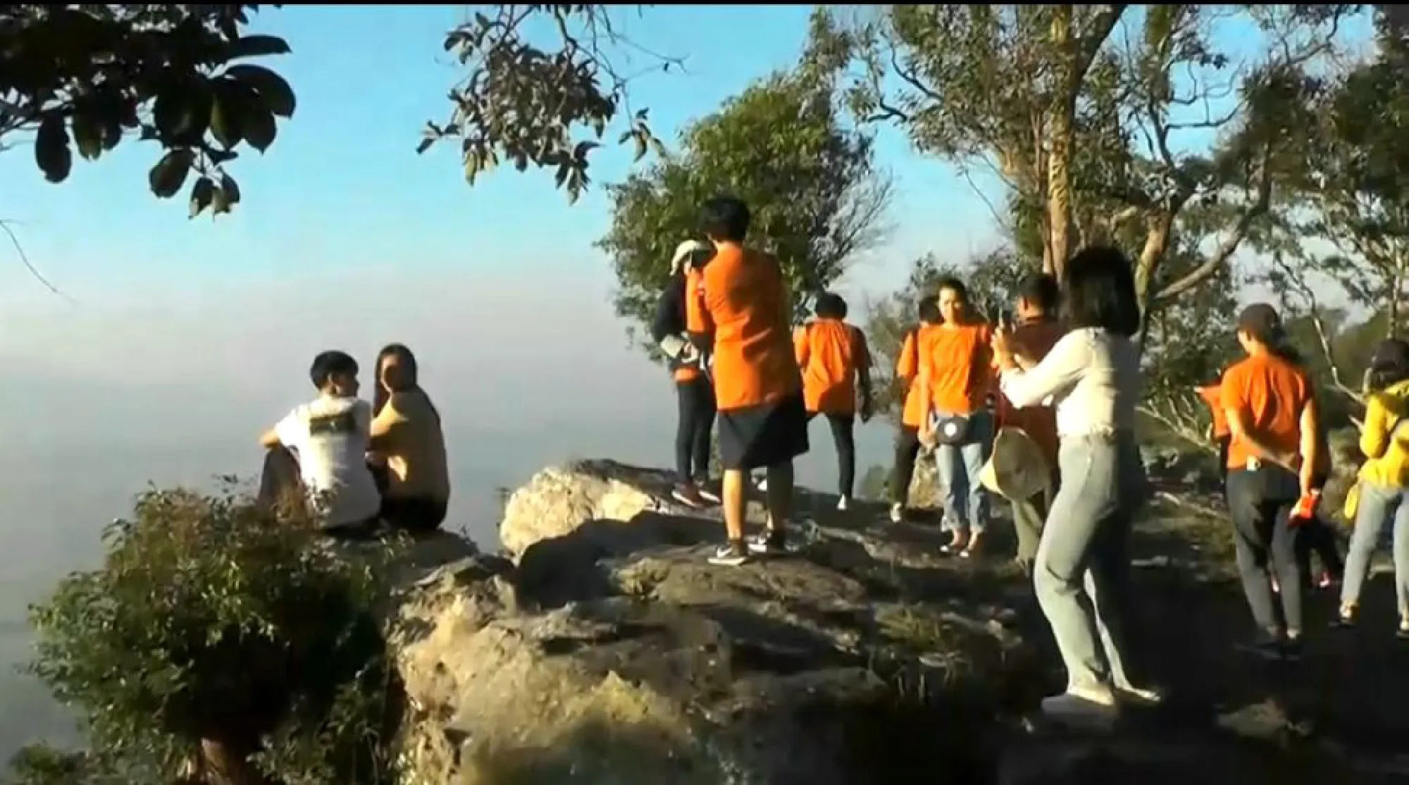 Cool weather, spectacular views draw hundreds of visitors to Chaiyaphum national park 