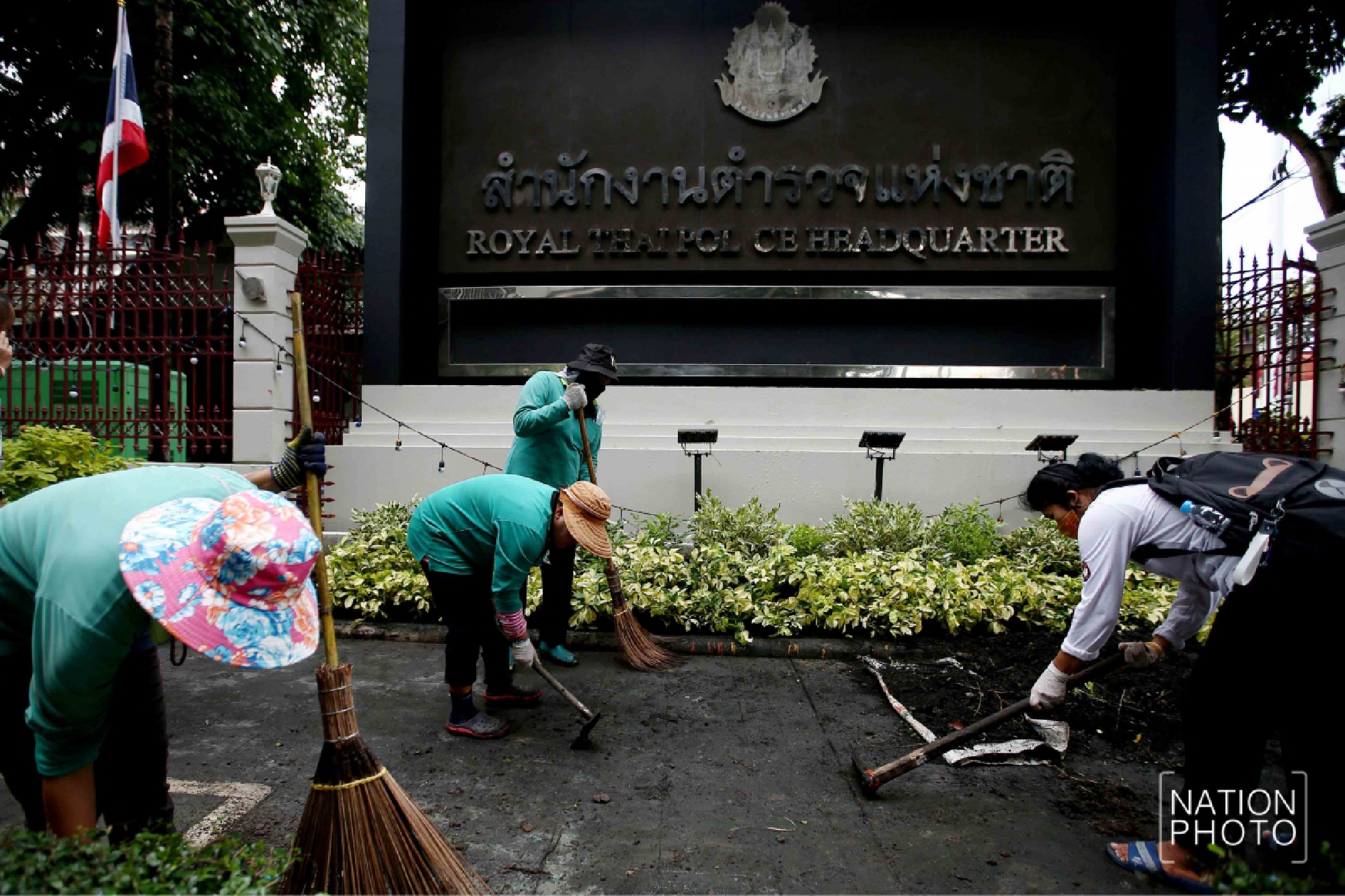 Pro-monarchy groups spruce up police headquarters