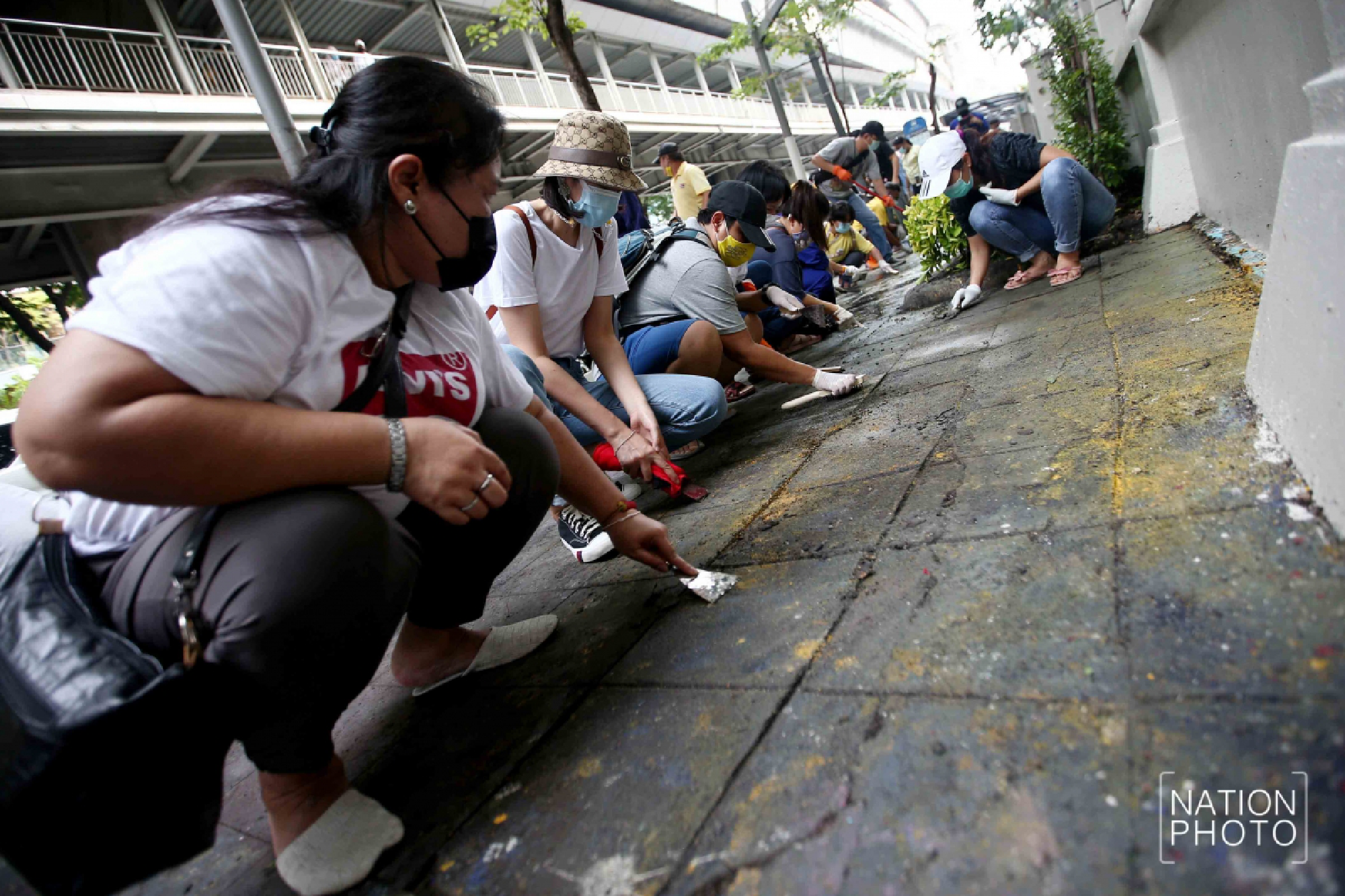 Pro-monarchy groups spruce up police headquarters