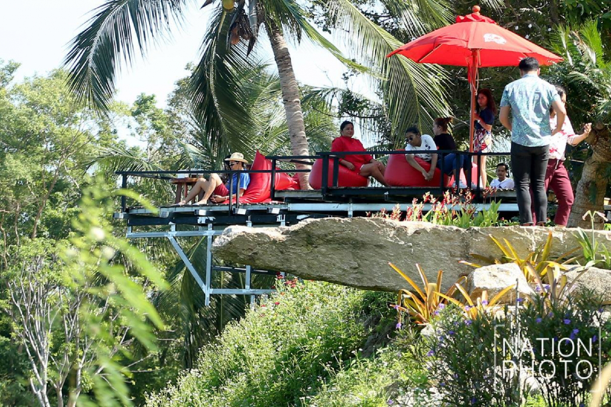 Tourists take road to southern beauty