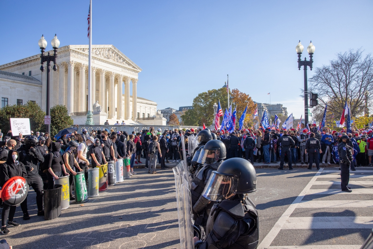 Washington D.C. police face counterprotesters as Trump supporters amass outside the Supreme Court on Nov. 14. MUST CREDIT: Photo for The Washington Post by Evelyn Hockstein