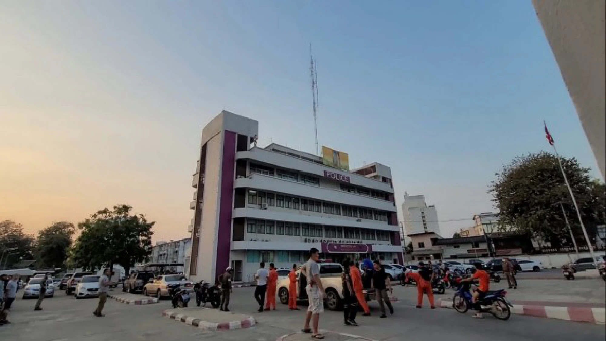 Woman rescued in attempt to jump off Phitsanulok police station building