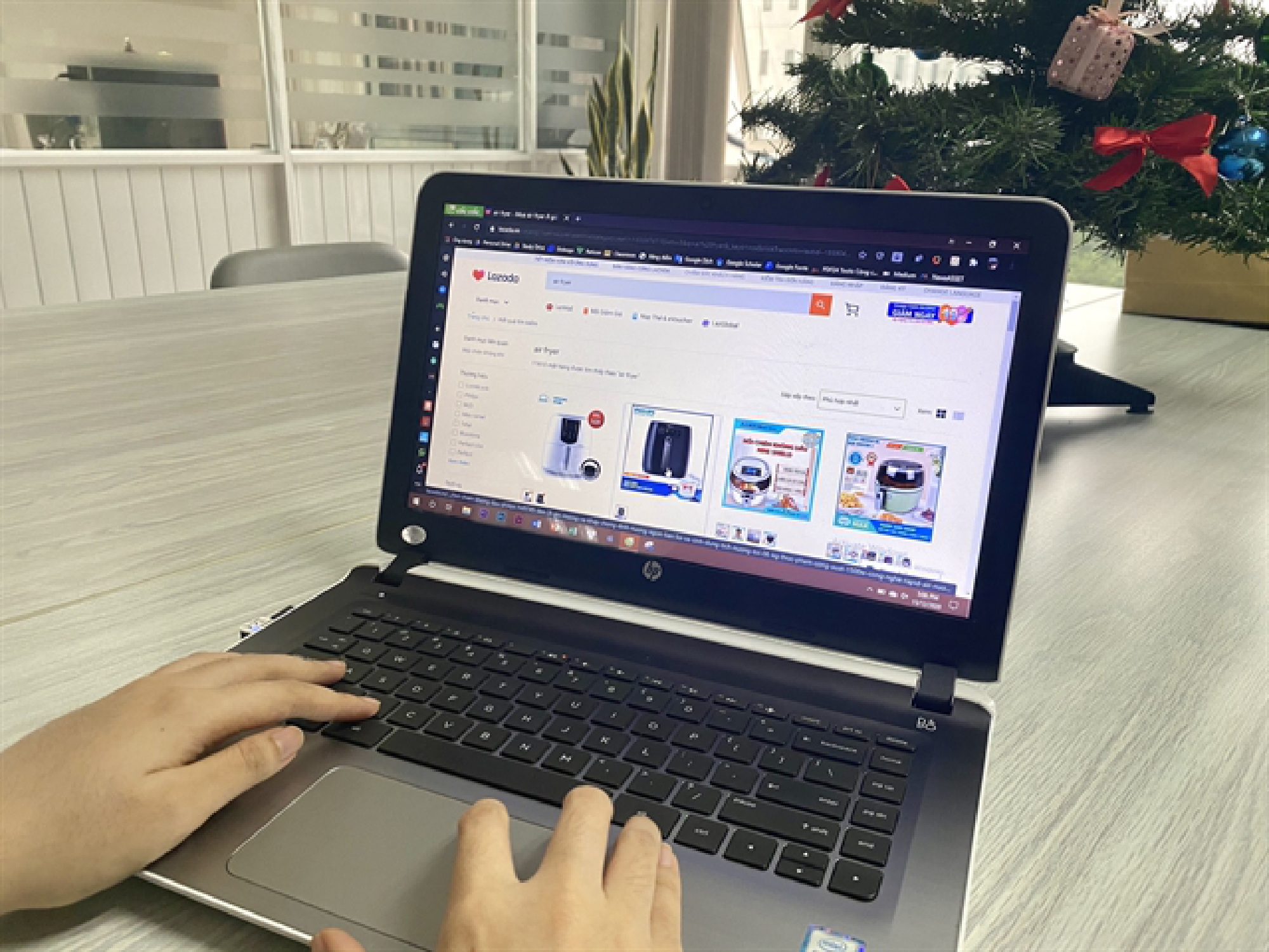 The COVID-19 pandemic has changed many locals’ shopping preferences. — VNS Photo An Phương