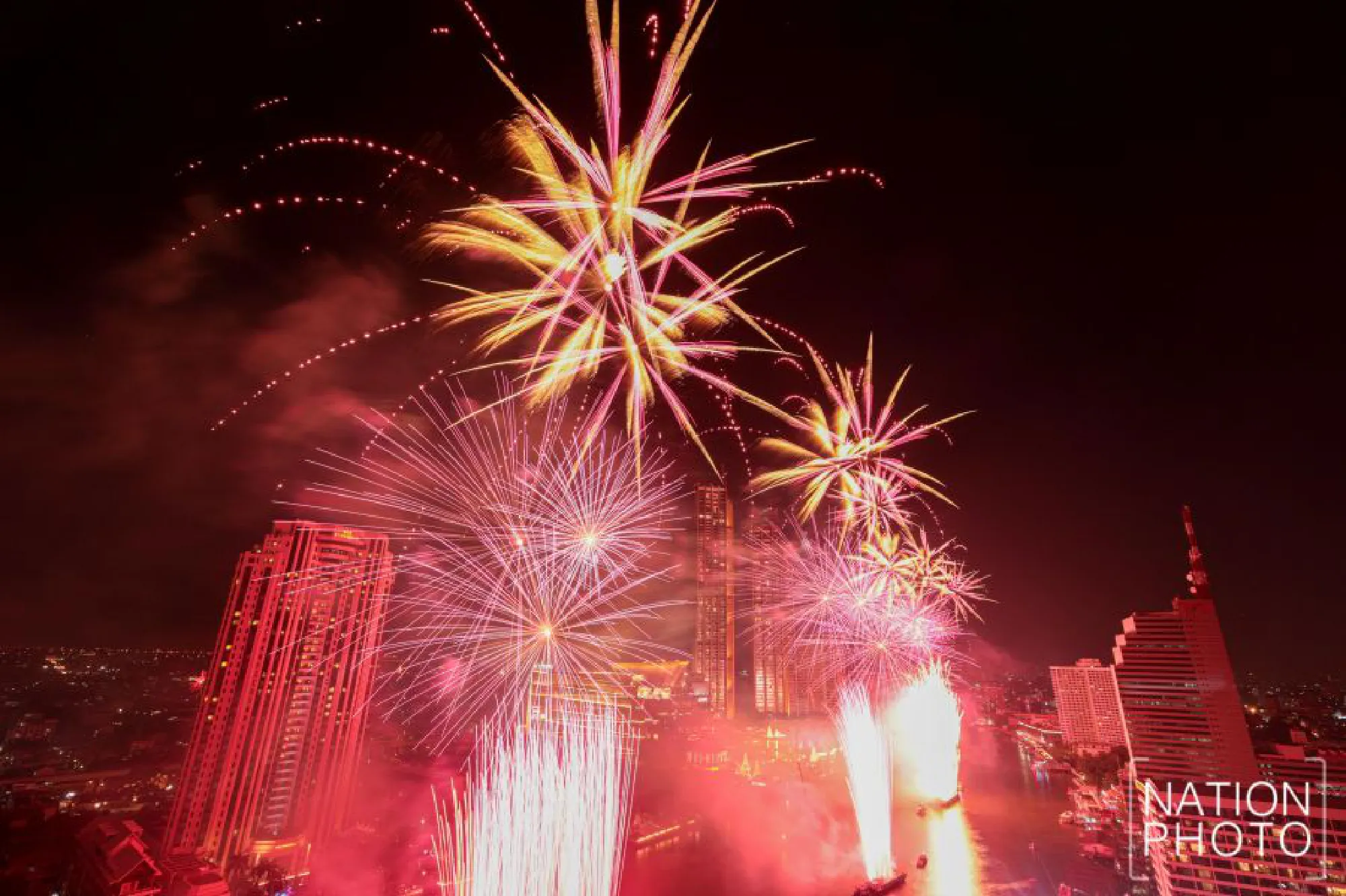 Feast of fireworks ushers in 2021 at Iconsiam