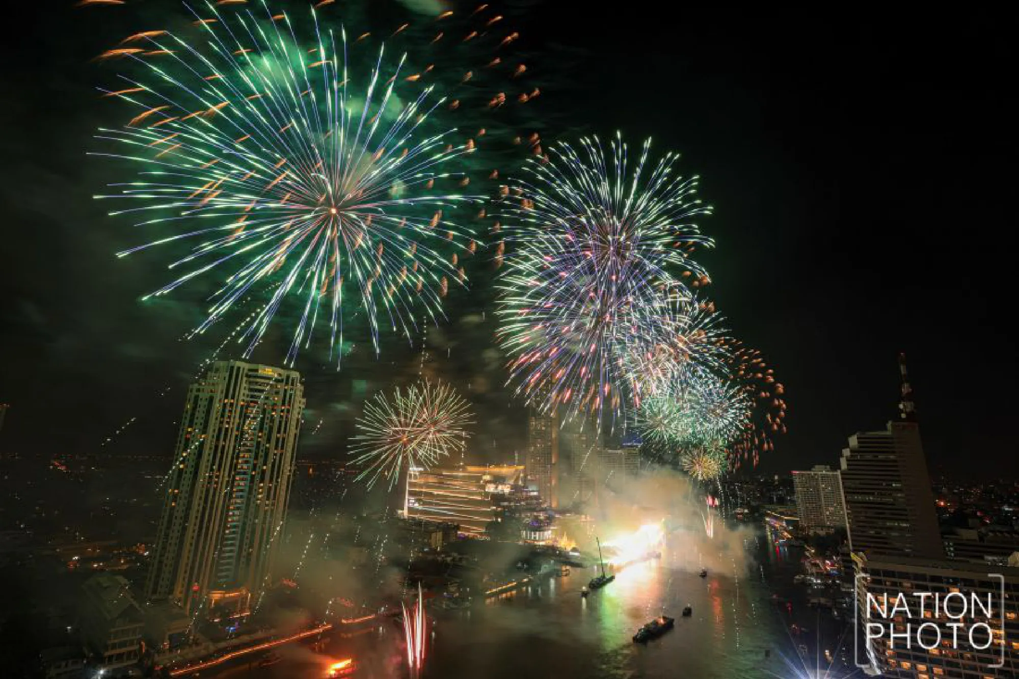 Feast of fireworks ushers in 2021 at Iconsiam