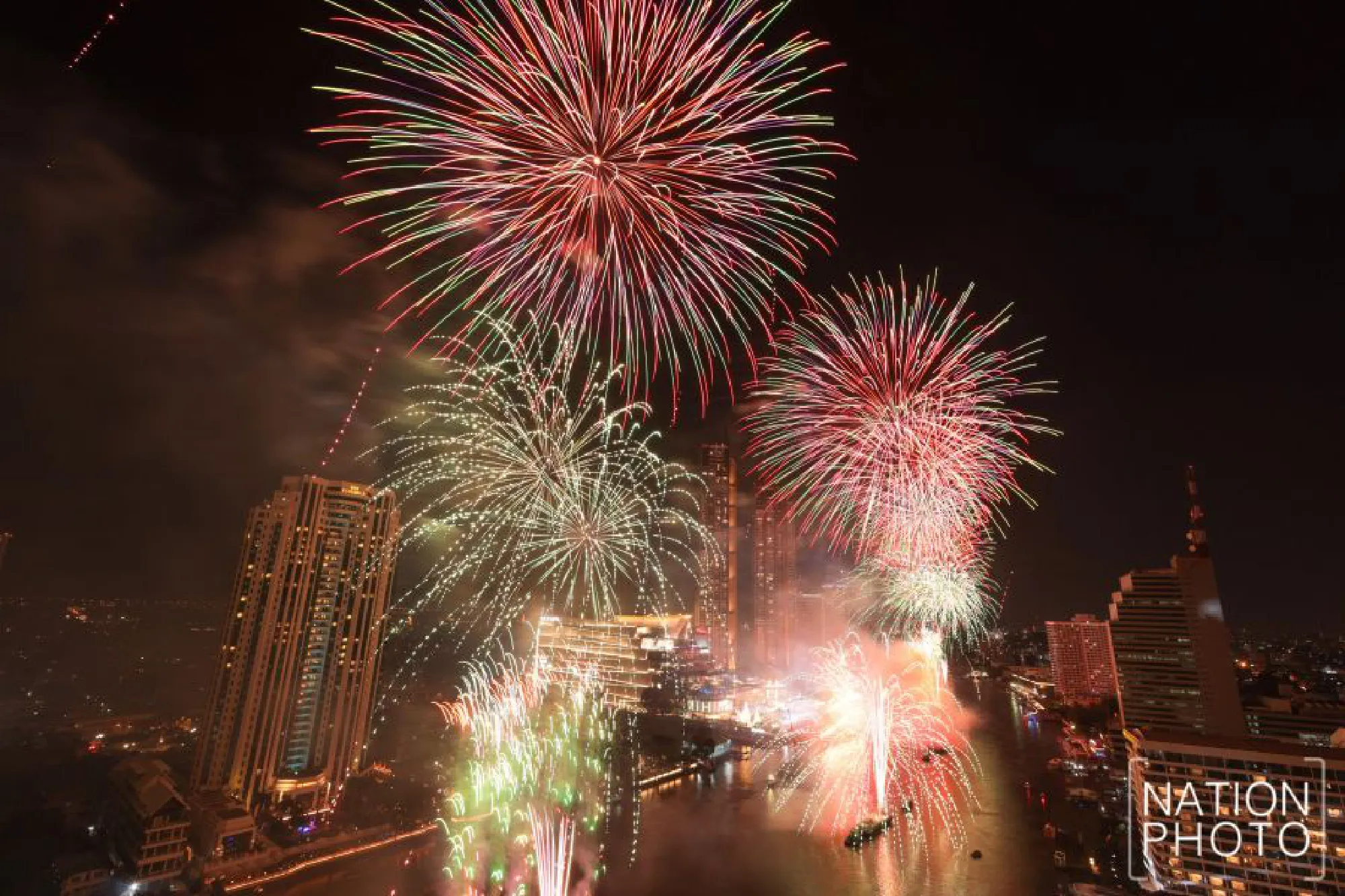 Feast of fireworks ushers in 2021 at Iconsiam