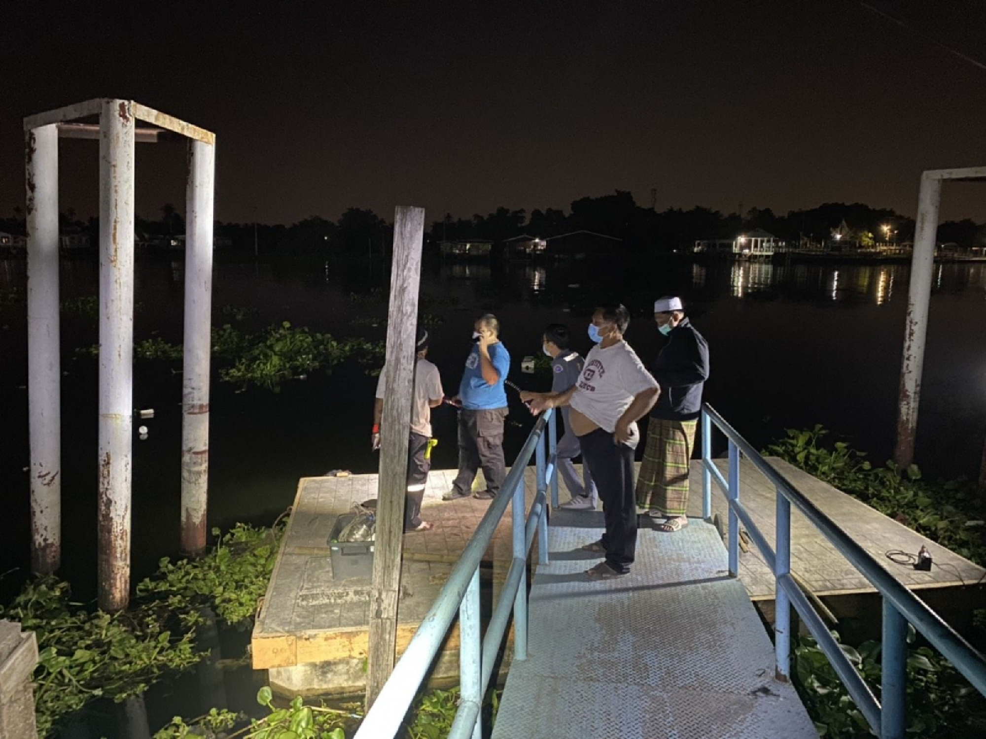 Disabled passenger missing as boat sinks in Chao Phraya