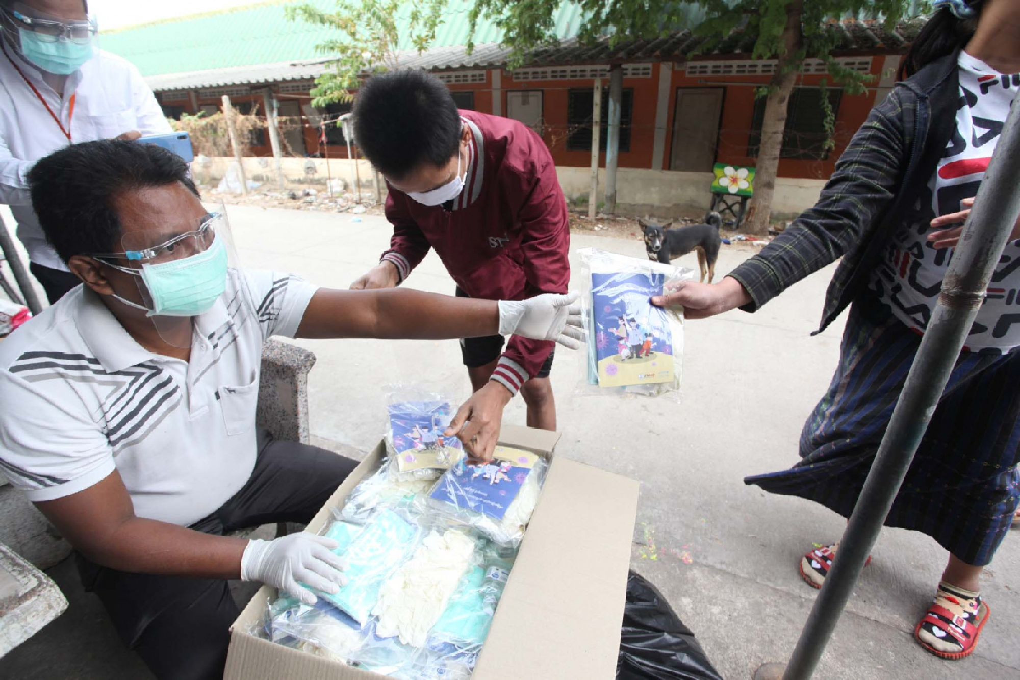 Unicef distributes Covid-19 prevention gear to migrant communities in risky provinces