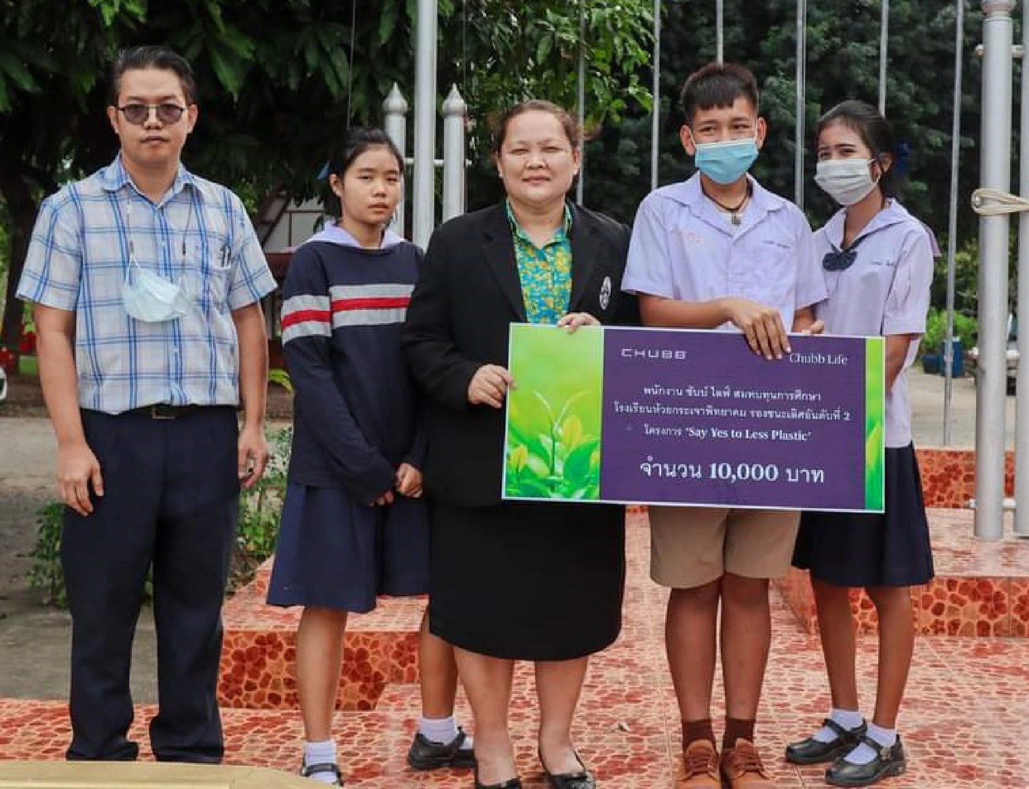 Kanchanaburi’s Huay Kra Jao Pittayakom School wins third place for its ‘Braided Rope from Plastic Bottles’ idea.