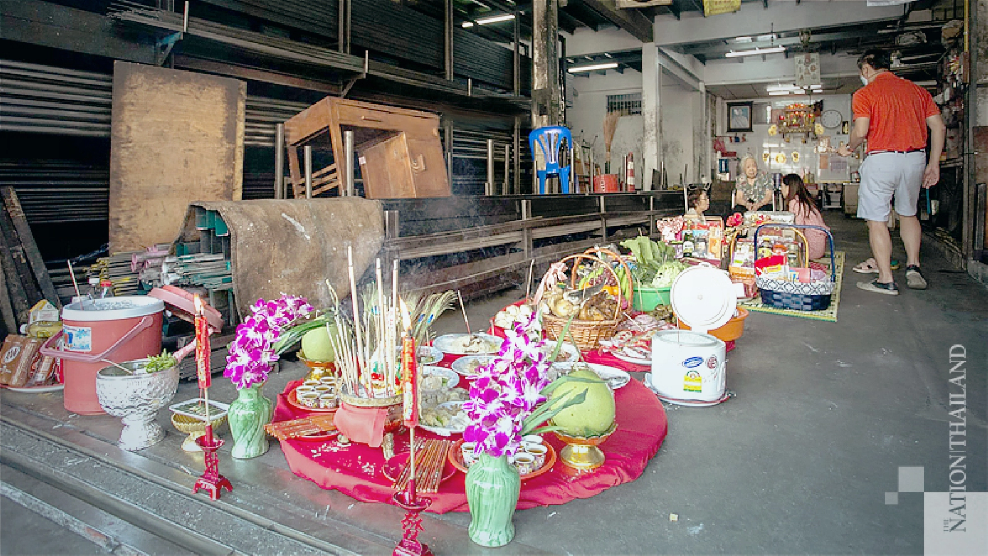 Chinese families get ready to usher in the New Year