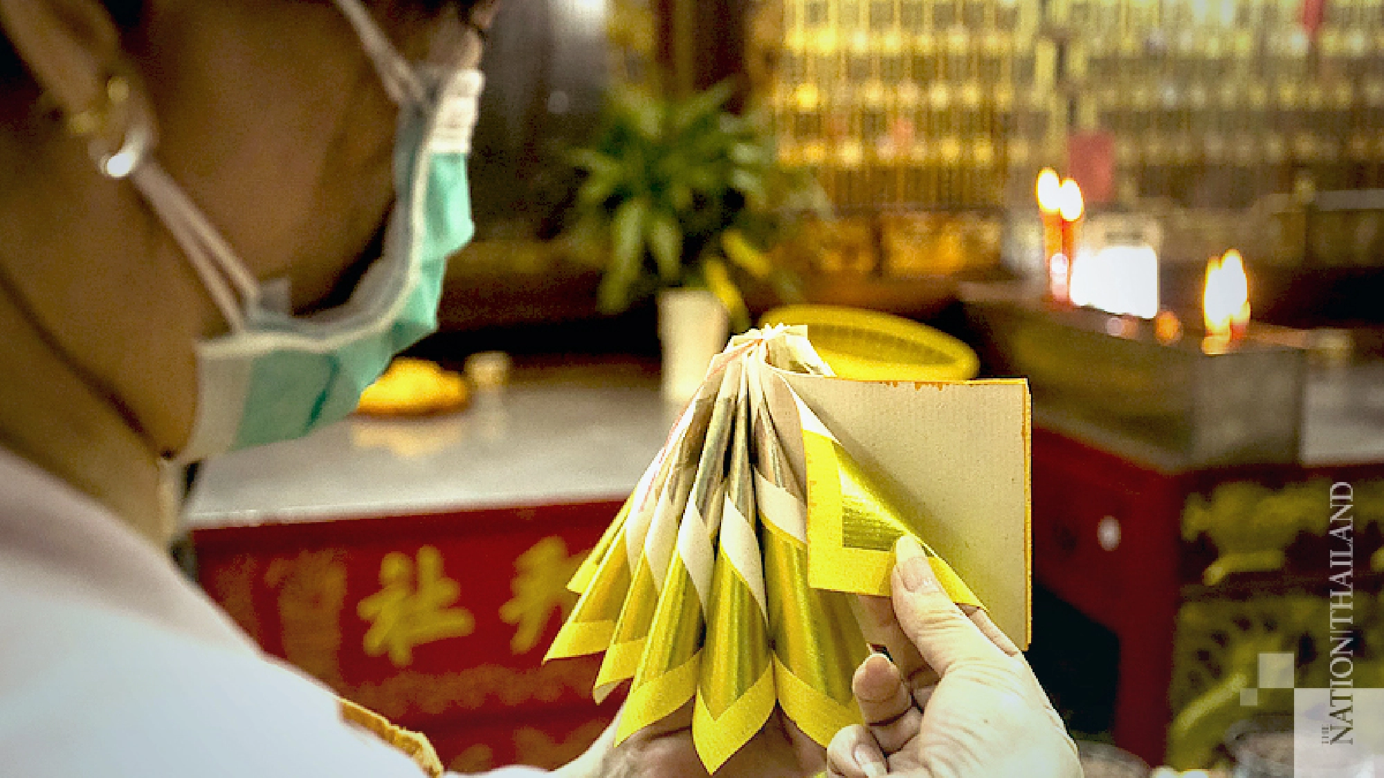 Chinese families get ready to usher in the New Year