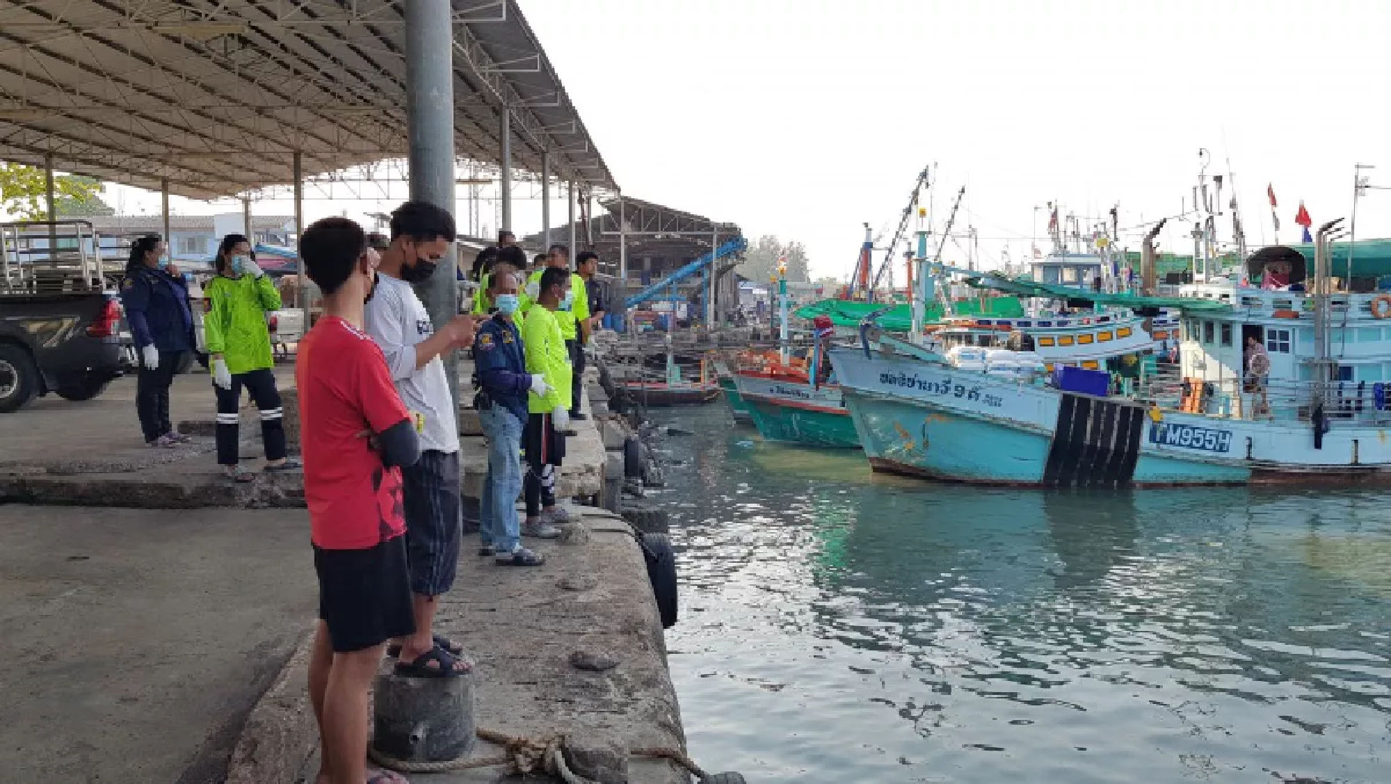 Five plucked out sea after their boat sinks in Cha-am killing four