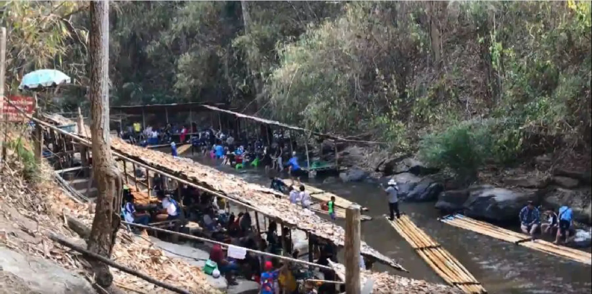 People flock to famous Wang River rafting route in Chiang Mai as summer approaches