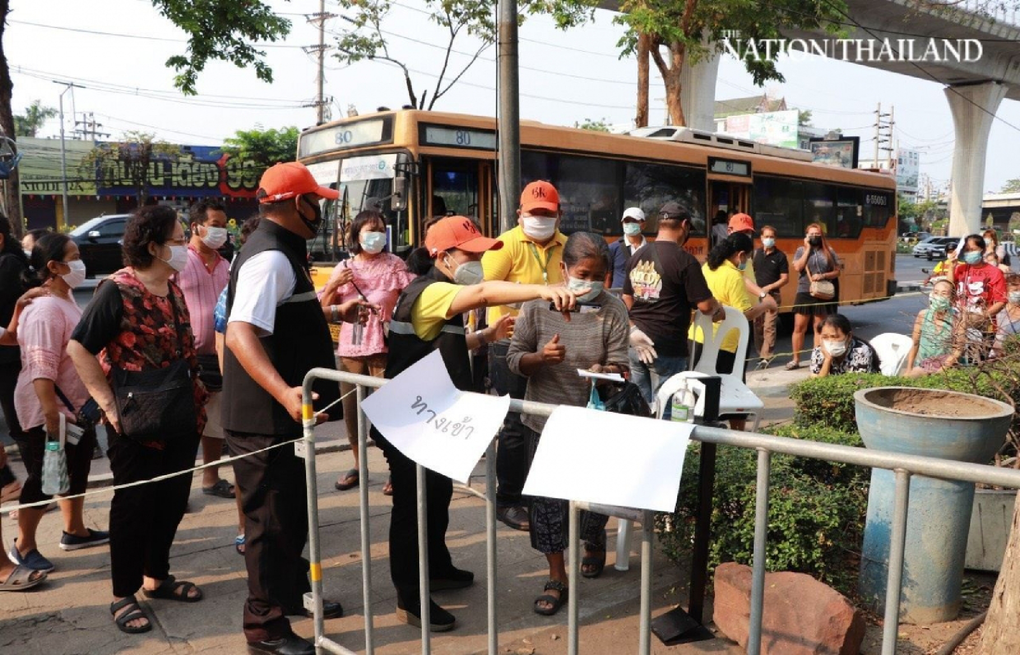 Bangkok testing goes into overdrive to contain Bang Khae Covid cluster