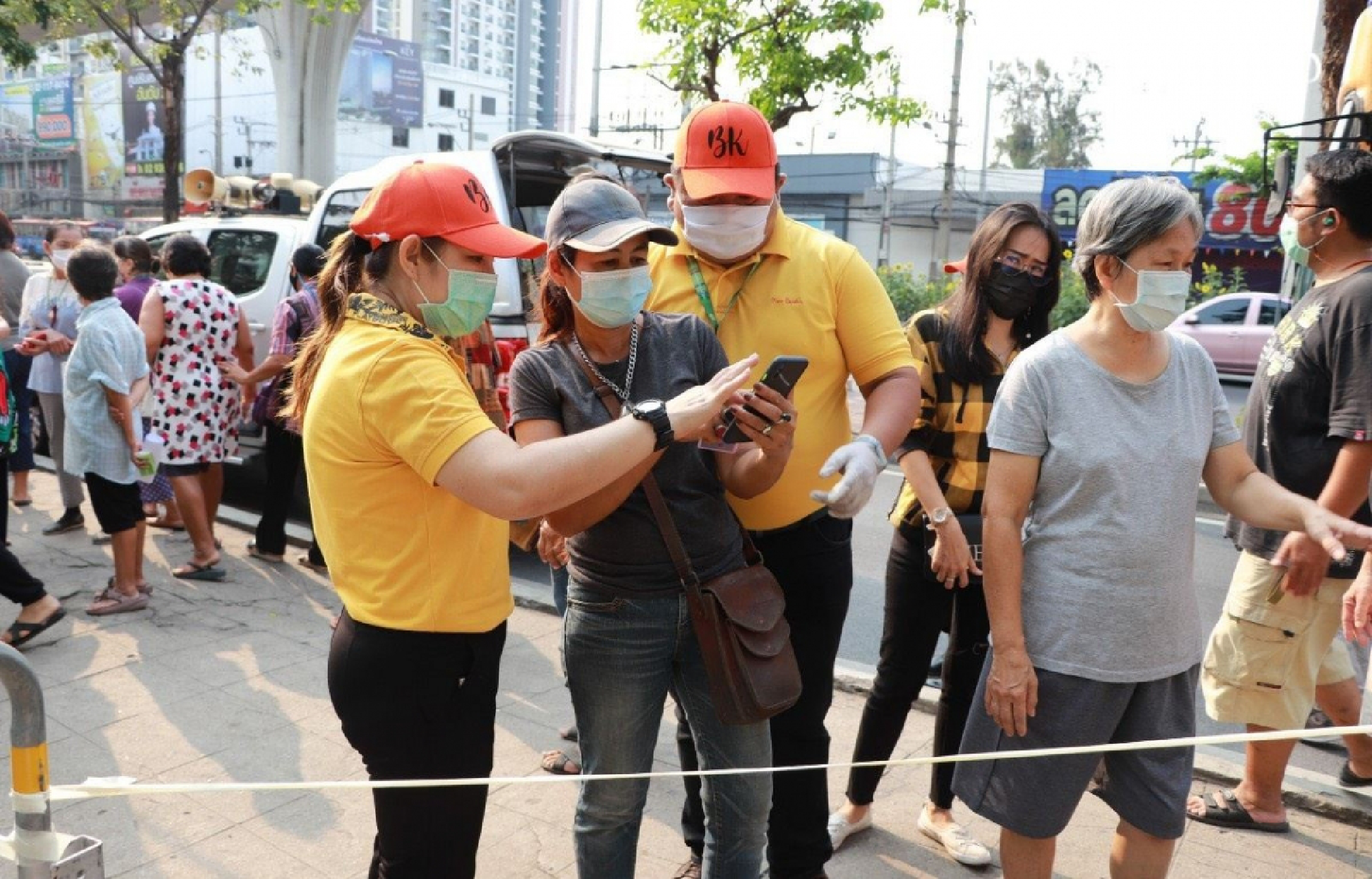 Bangkok testing goes into overdrive to contain Bang Khae Covid cluster