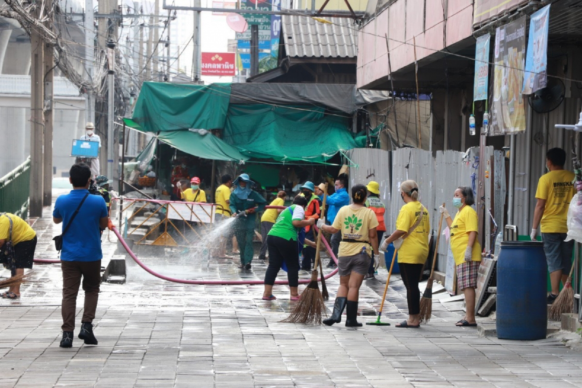Cleaning-up operation at six Bangkok markets to contain Covid-19 outbreak