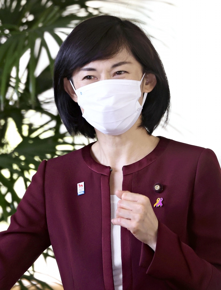 Olympic minister Tamayo Marukawa leaves the Prime Minister's Office after speaking with Prime Minister Yoshihide Suga on Wednesday. MUST CREDIT: Japan News-Yomiuri photo
