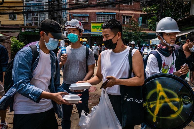 Sanchaung residents give food to the anti-coup protesters. MUST CREDIT: photo for The Washington Post.