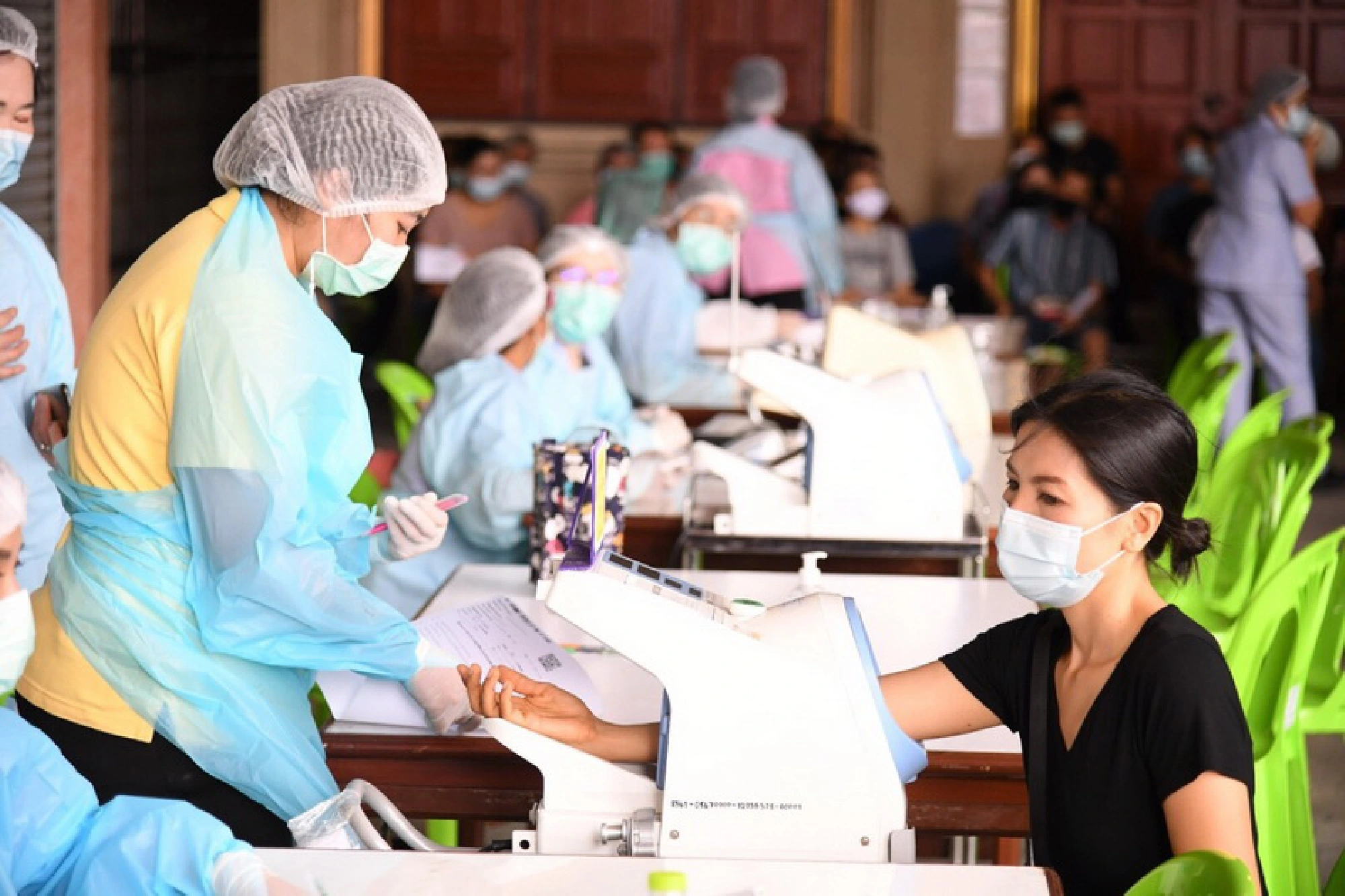 1,400 people vaccinated in Bangkok’s Bang Khun Thian district