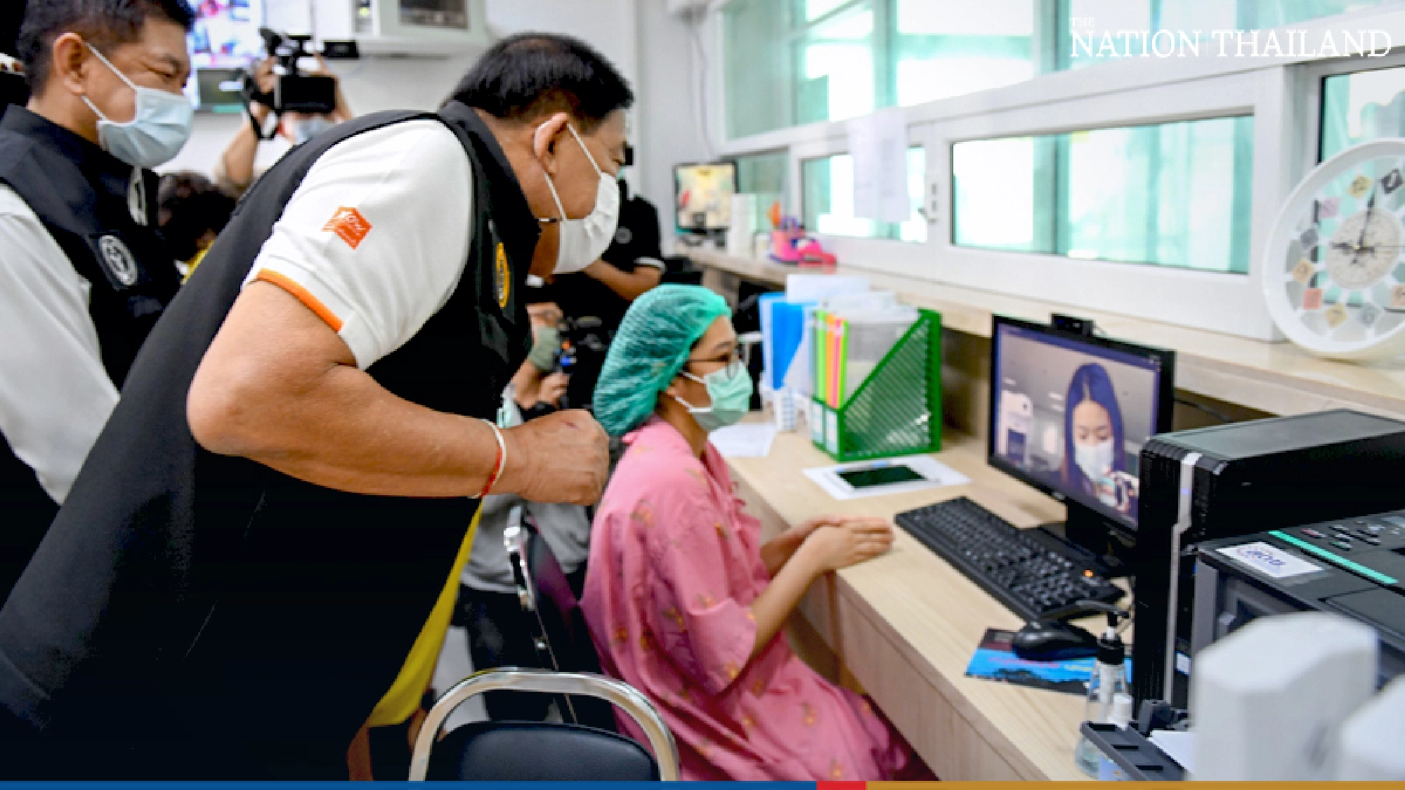 Governor visits field hospital in Bangkok to survey preparedness