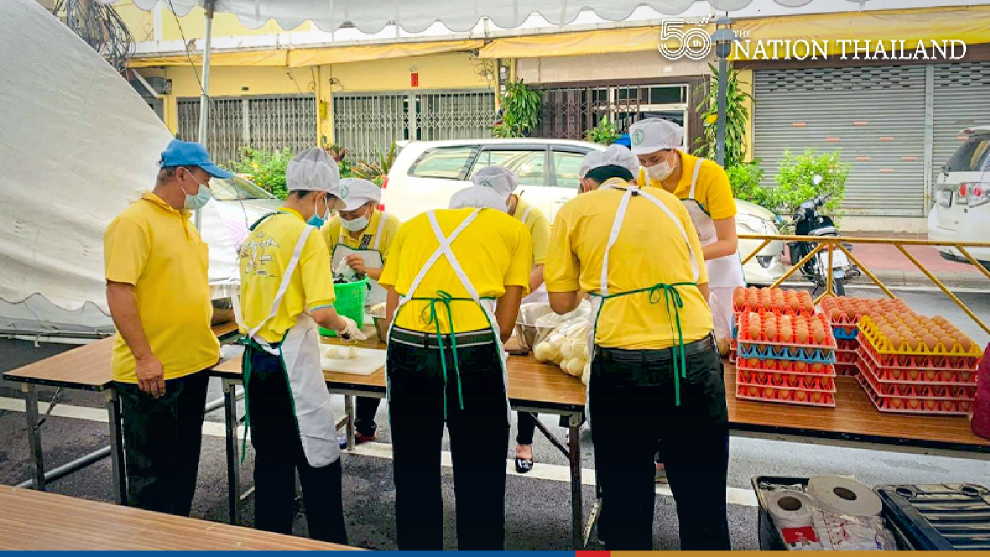 Bangkok deploys food kitchen to feed battle-weary medical staff