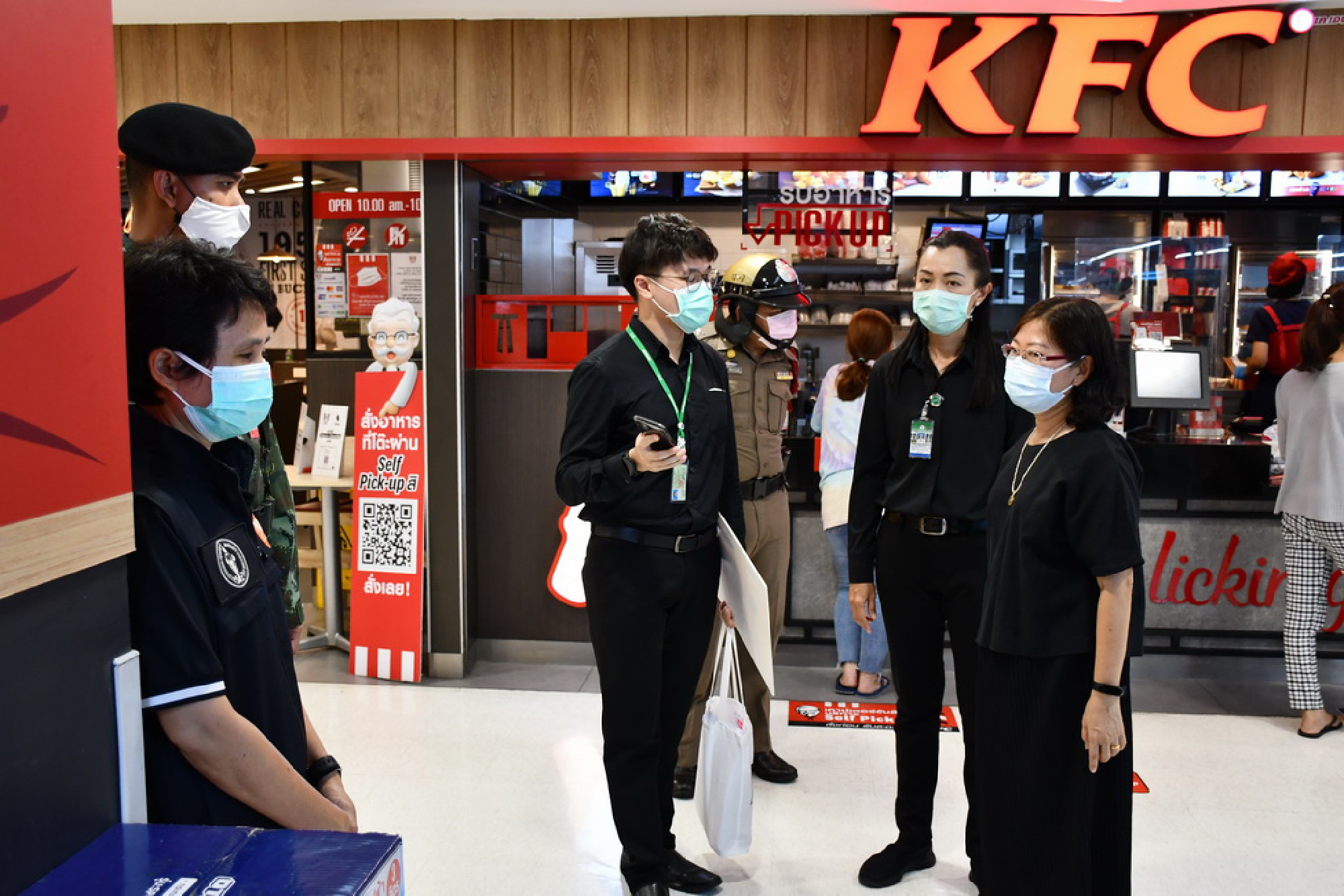 Bangkok officials have debunked rumours that Covid-19 has been spreading rapidly through Yaowarat (Chinatown), stating that only one shop in the area had reported an infection.