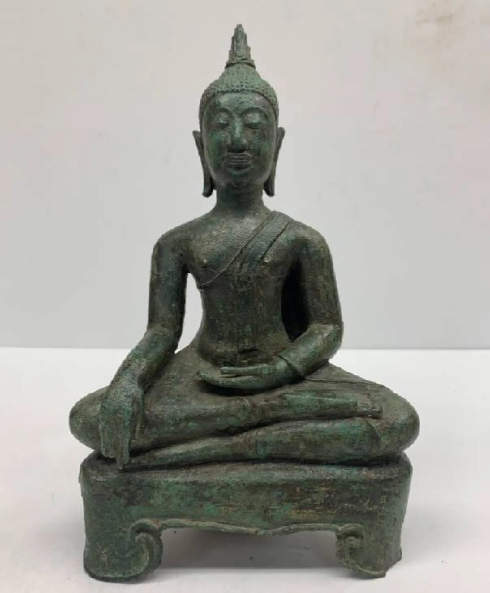 Stolen Buddhist treasures handed back to Thai consulate in New York