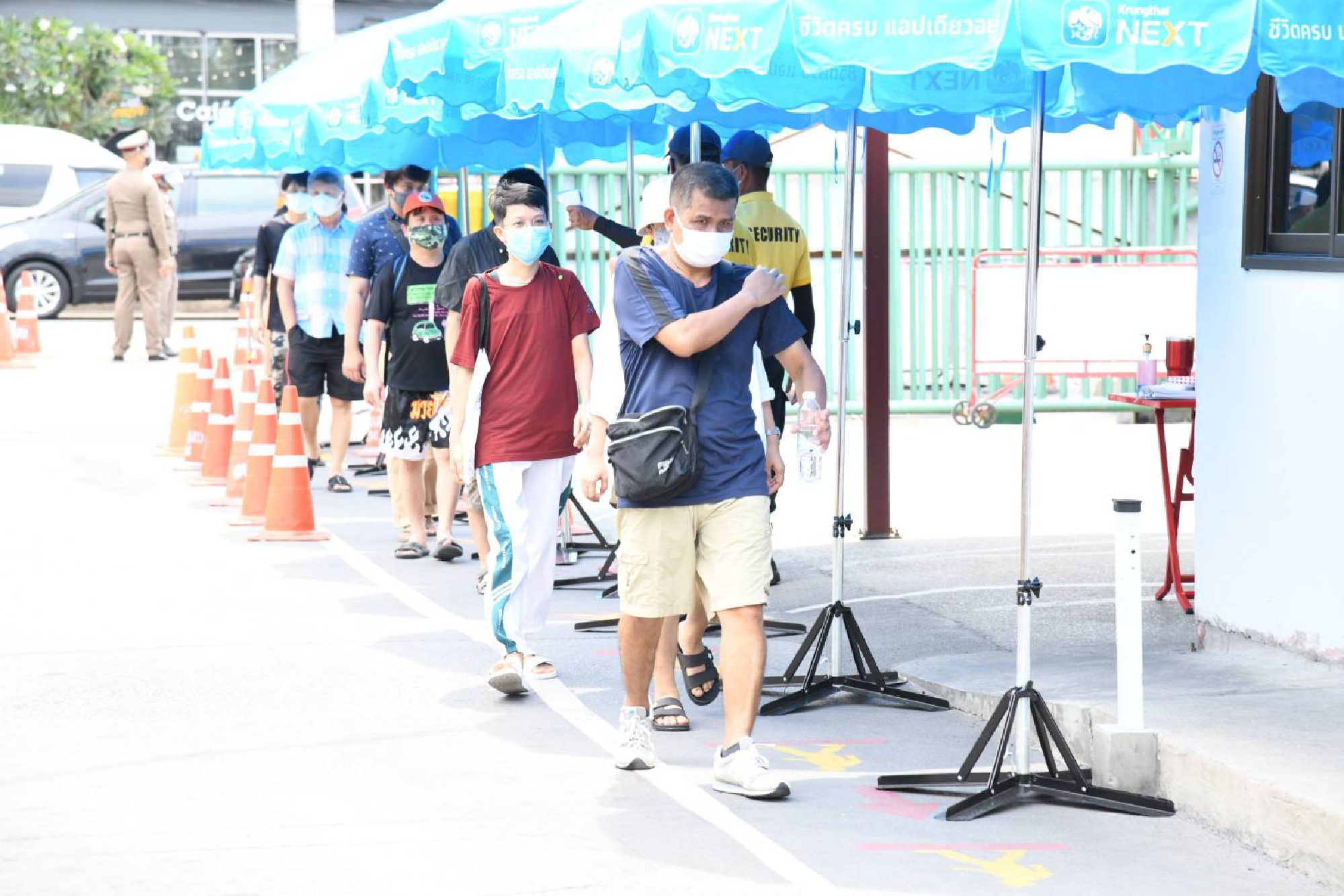 Third wave forces Chatuchak Market to postpone weekday opening until June