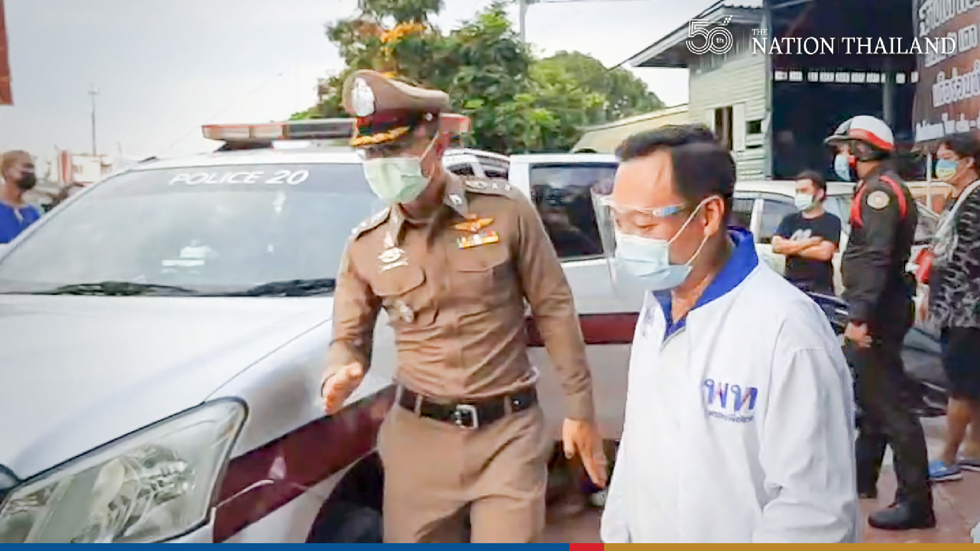 Drug-crazed knifeman chases Pheu Thai group through Bangkok neighbourhood