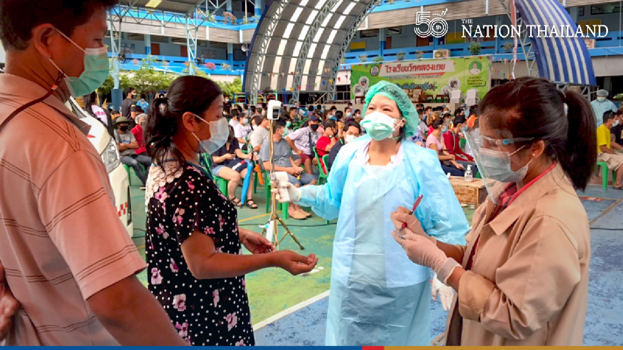 BMA inoculates 3,000 Klong Toei residents in bid to control cluster