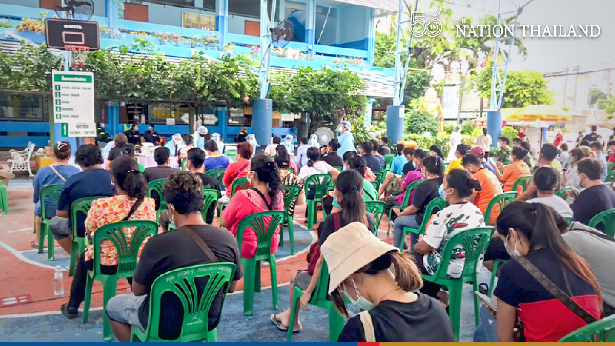 BMA inoculates 3,000 Klong Toei residents in bid to control cluster