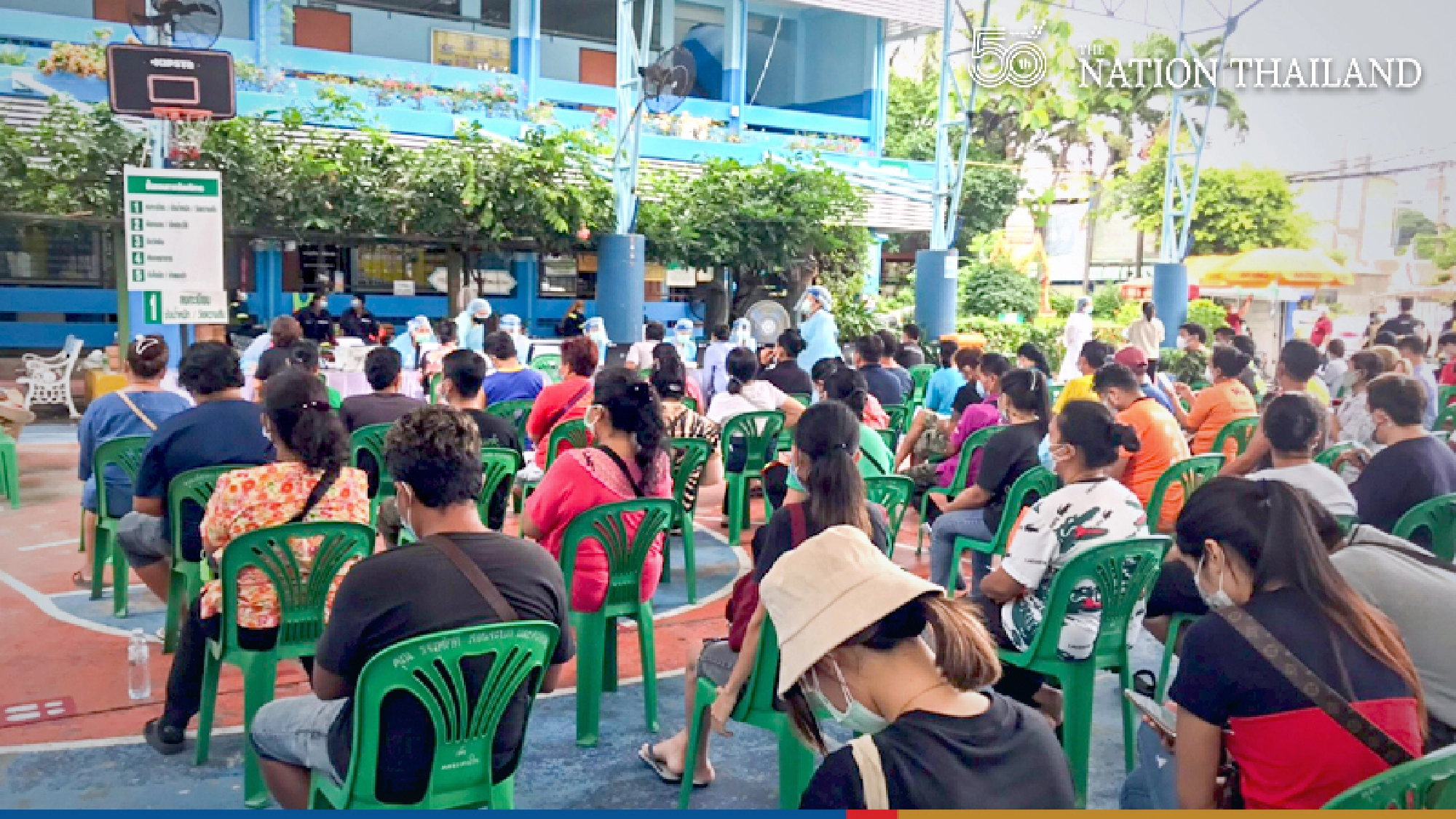 BMA inoculates 3,000 Klong Toei residents in bid to control cluster
