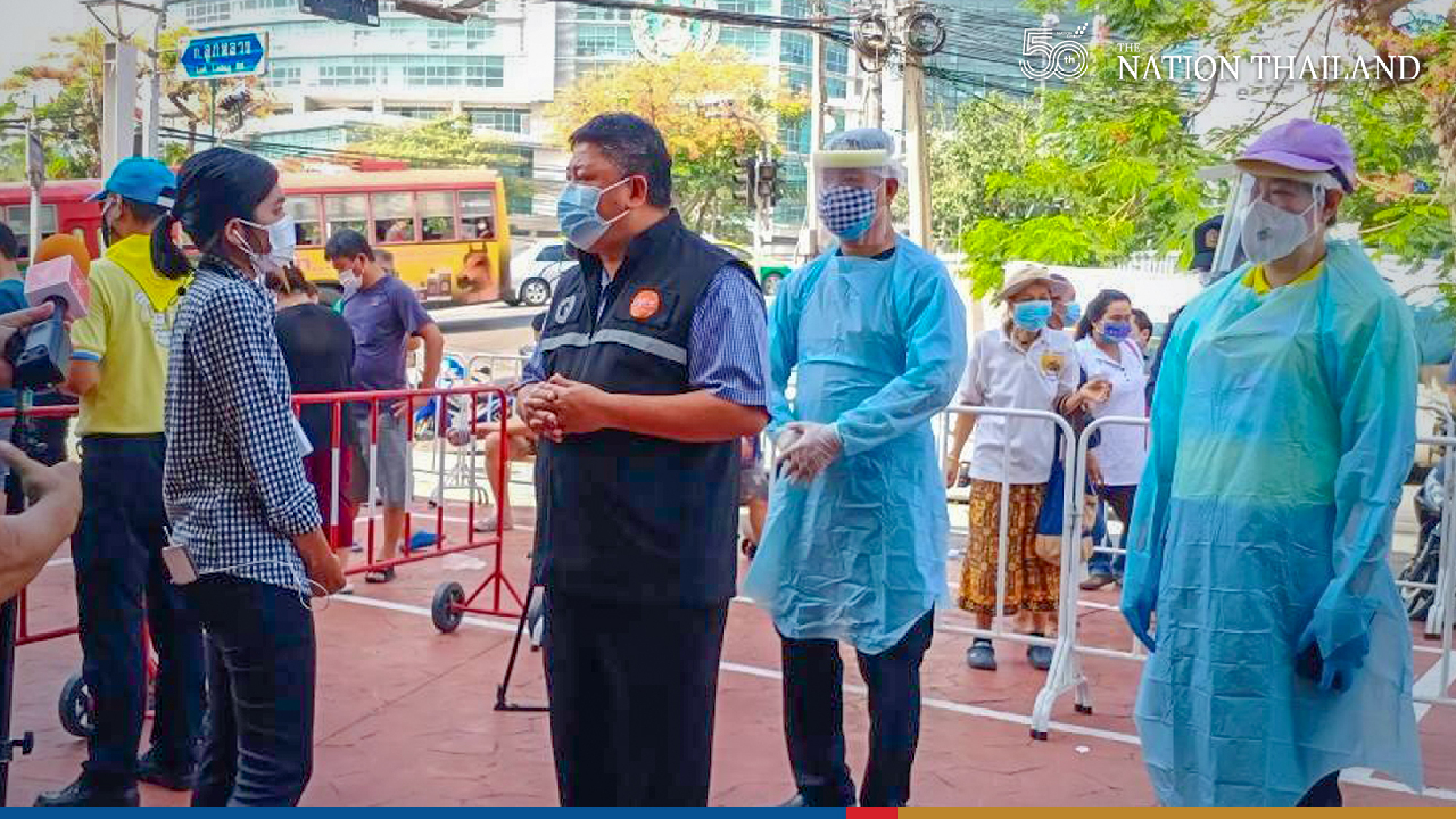 Mobile safety units in Dusit outbreak area to test for Covid-19 patients
