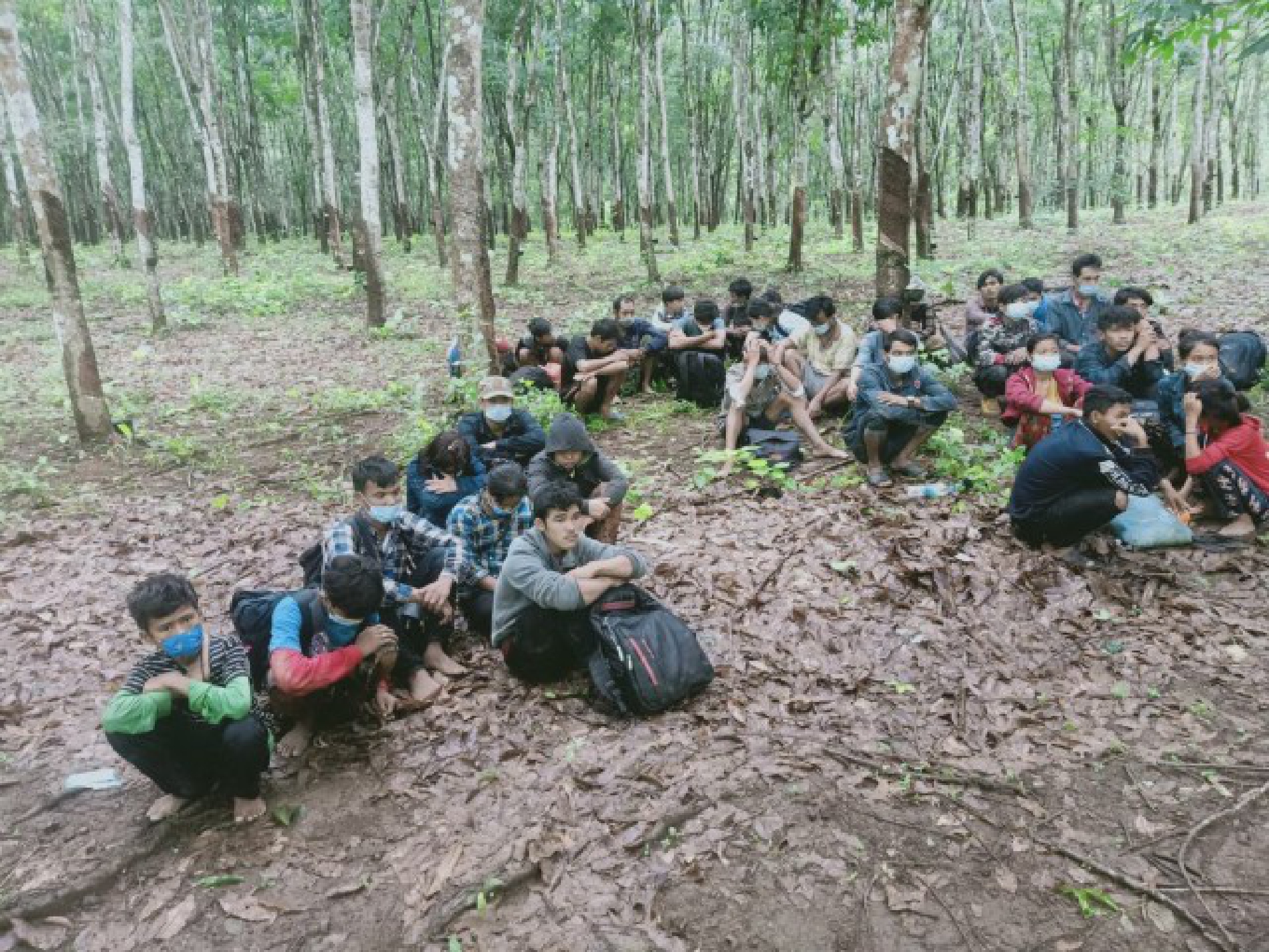 33 Myanmar people arrested while sneaking across border into Kanchanaburi