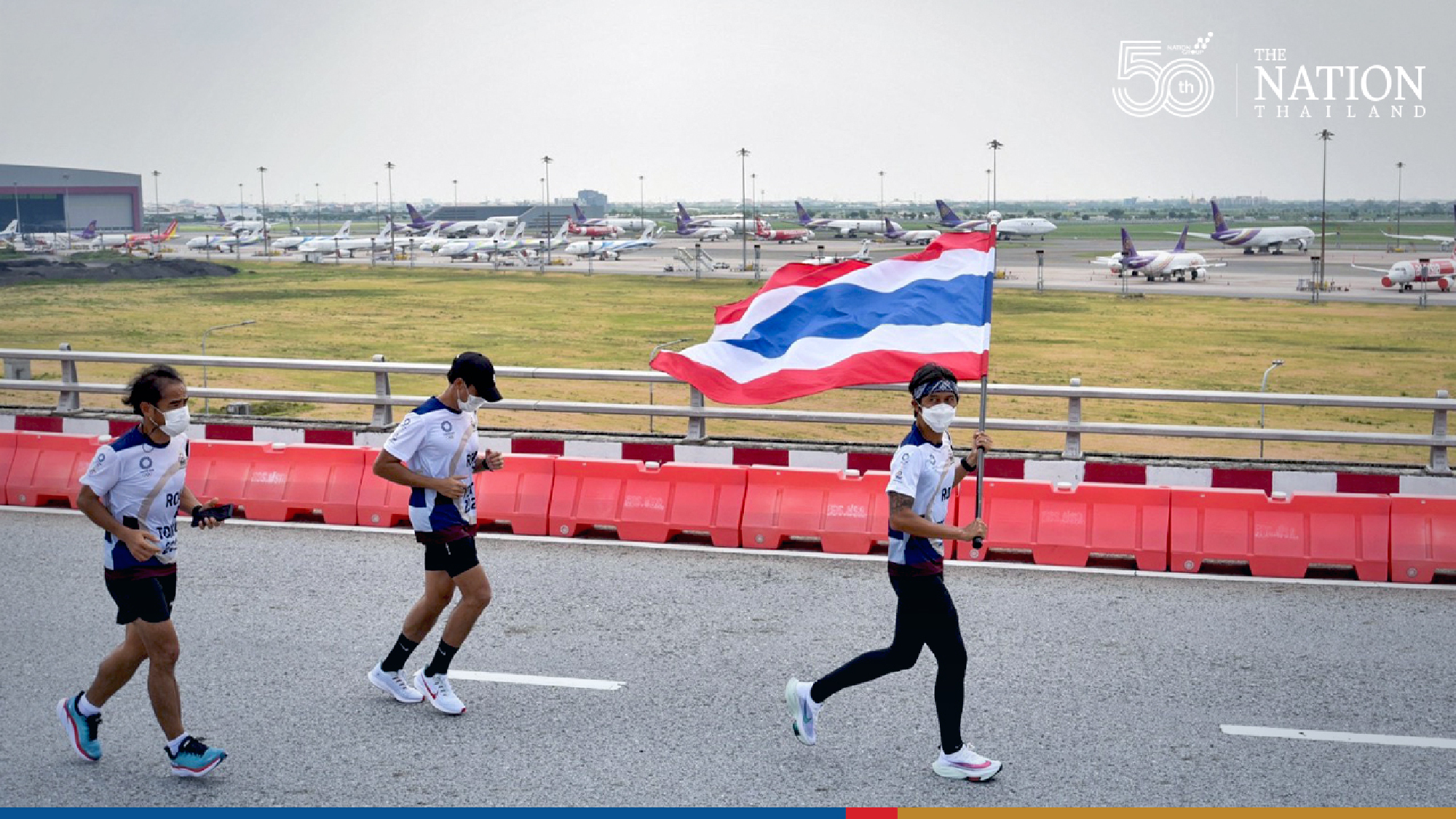 Toon Bodyslam rocks flag on last leg of Thailand’s 4,606km Olympic relay