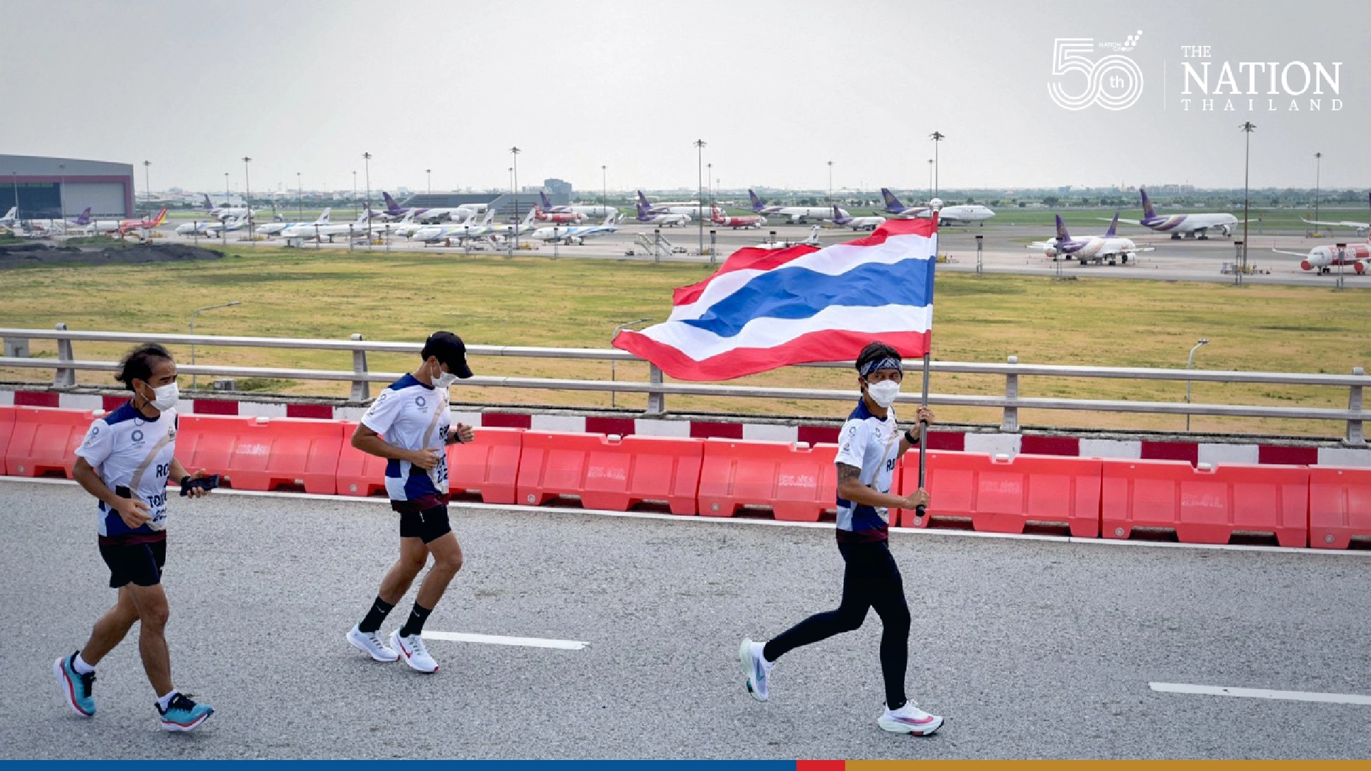 Toon Bodyslam rocks flag on last leg of Thailand’s 4,606km Olympic relay
