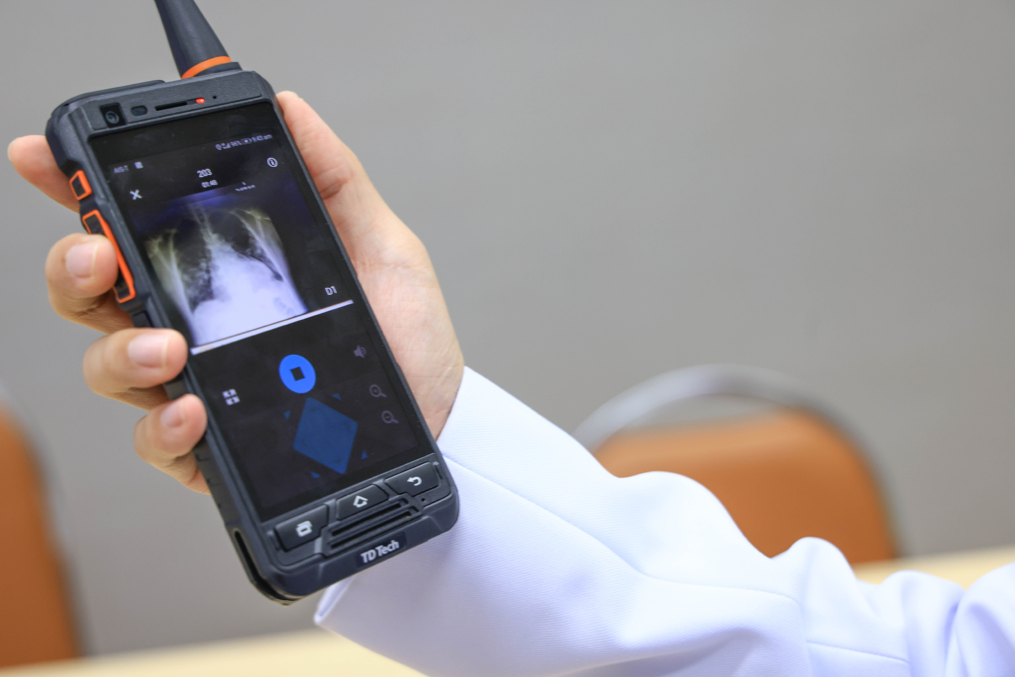 The eLTE broadband trunking (eLTE) increases communication efficiency and stability between personnel at the field hospital.