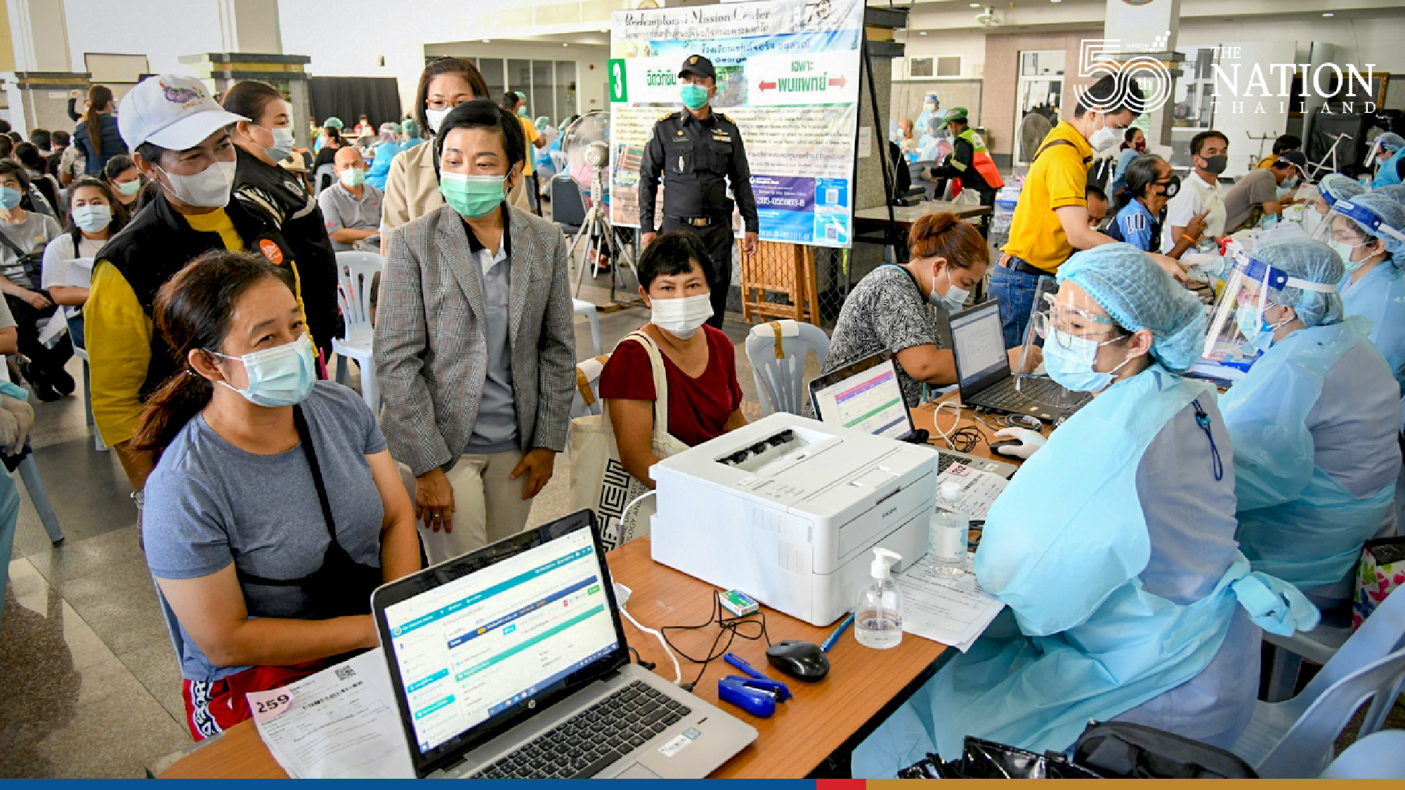 Members of 6 Pathumwan communities get their second jab