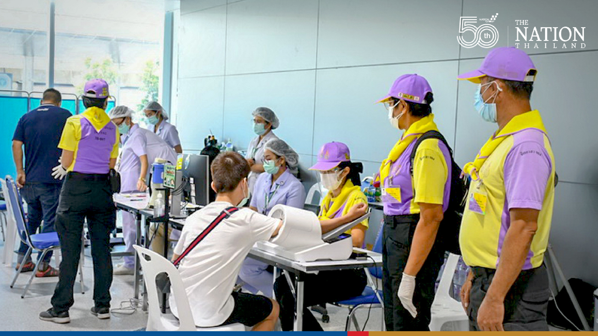 Over 100,000 transport workers jabbed at Bangkok’s Bang Sue station