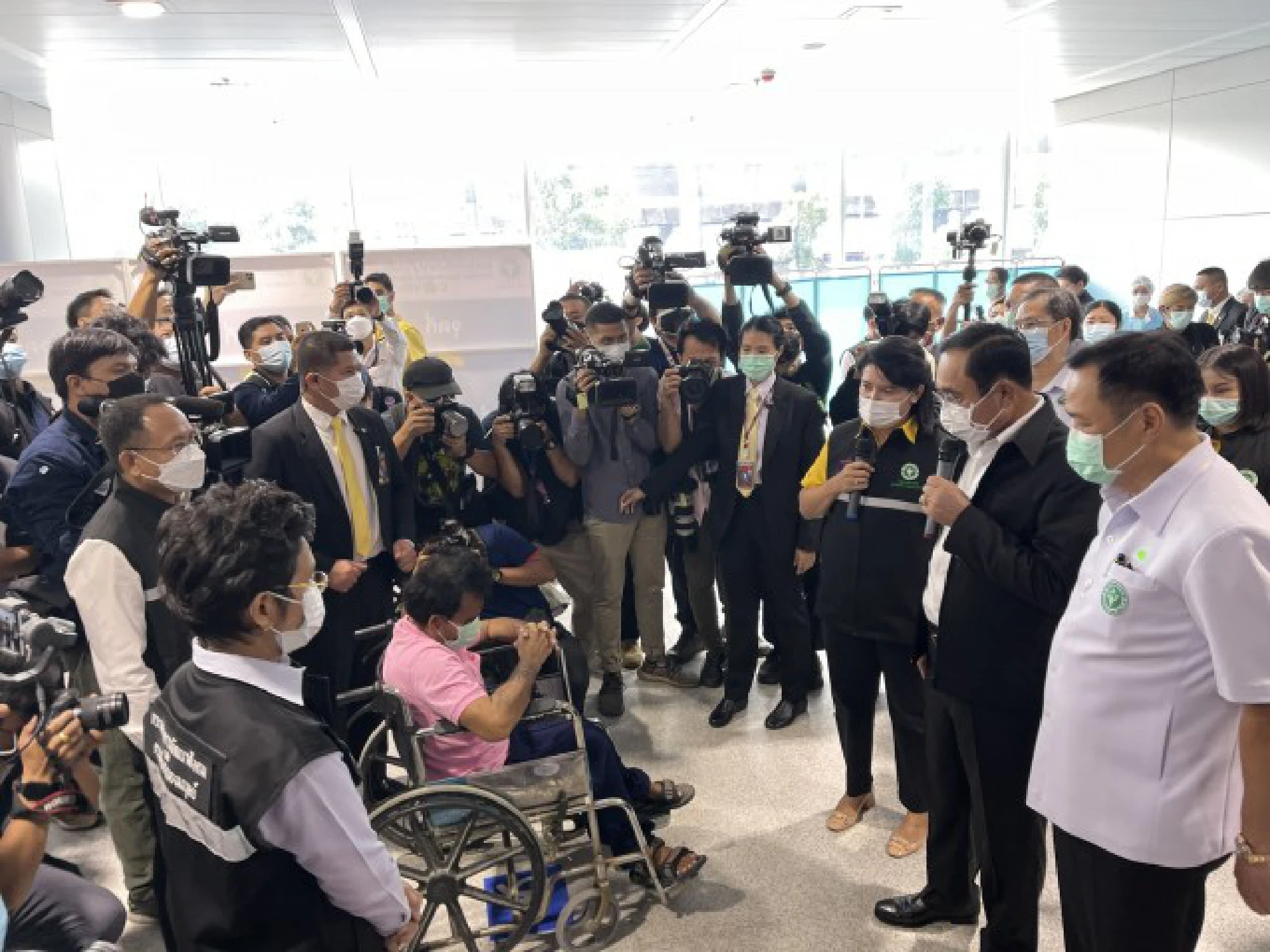 PM visits inoculation centre, assures enough vaccine for everybody