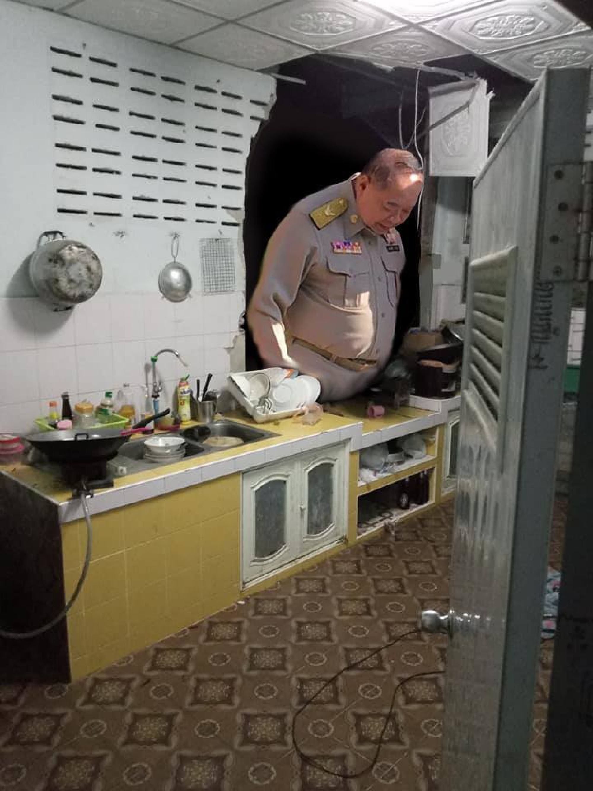 From political jibes to breakfast fave – Hua Hin elephant adventure sparks funny memes