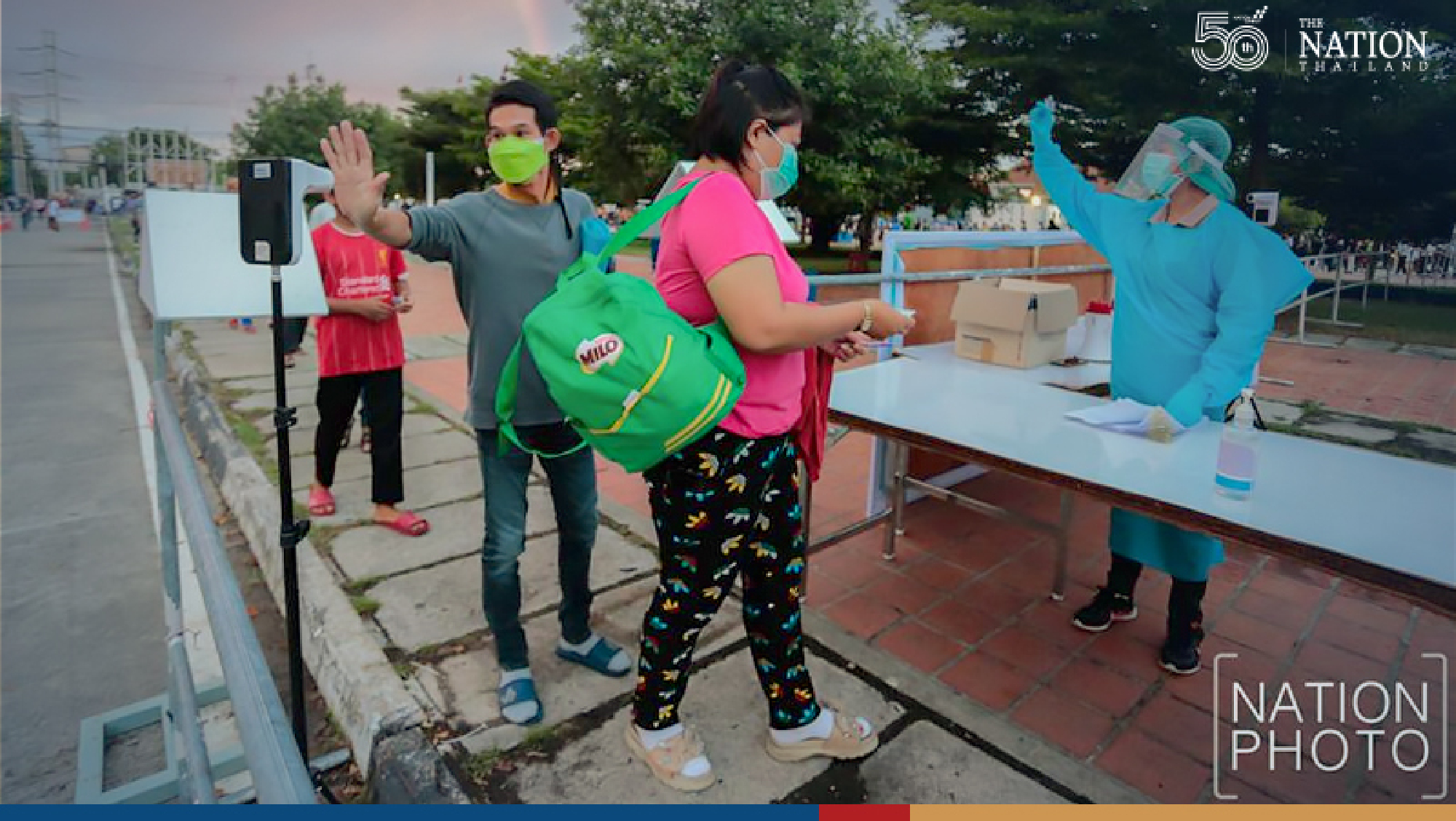 Huge turnout for free Covid testing in Pathum Thani