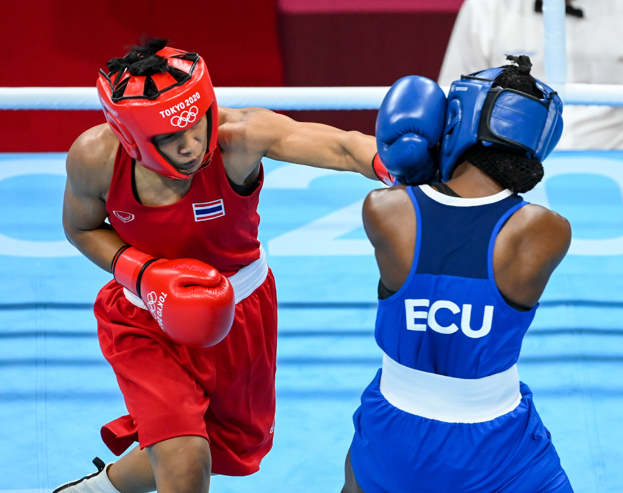Sudaporn dominates 1st opponent to join 2 other Thai boxers in medal quest.