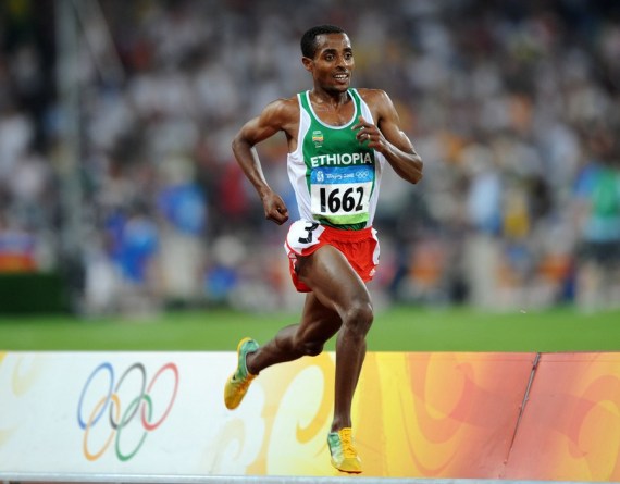 Kenenisa Bekele of Ethiopia competes during the men's 5,000m final at the National Stadium in Beijing, Aug. 23, 2008.