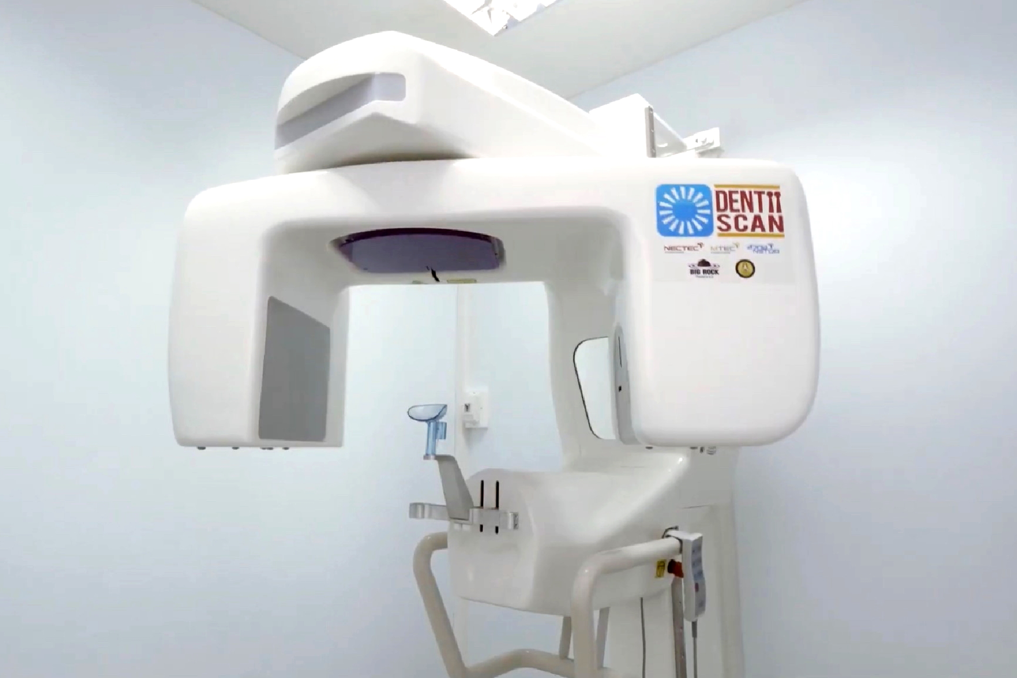 Prof. Dr. Pairash Thajchayapong is the first person to grab the  Ratanarajasuda Information Technology Award (RITA), Thailand’s ultimate accolade for IT personnel