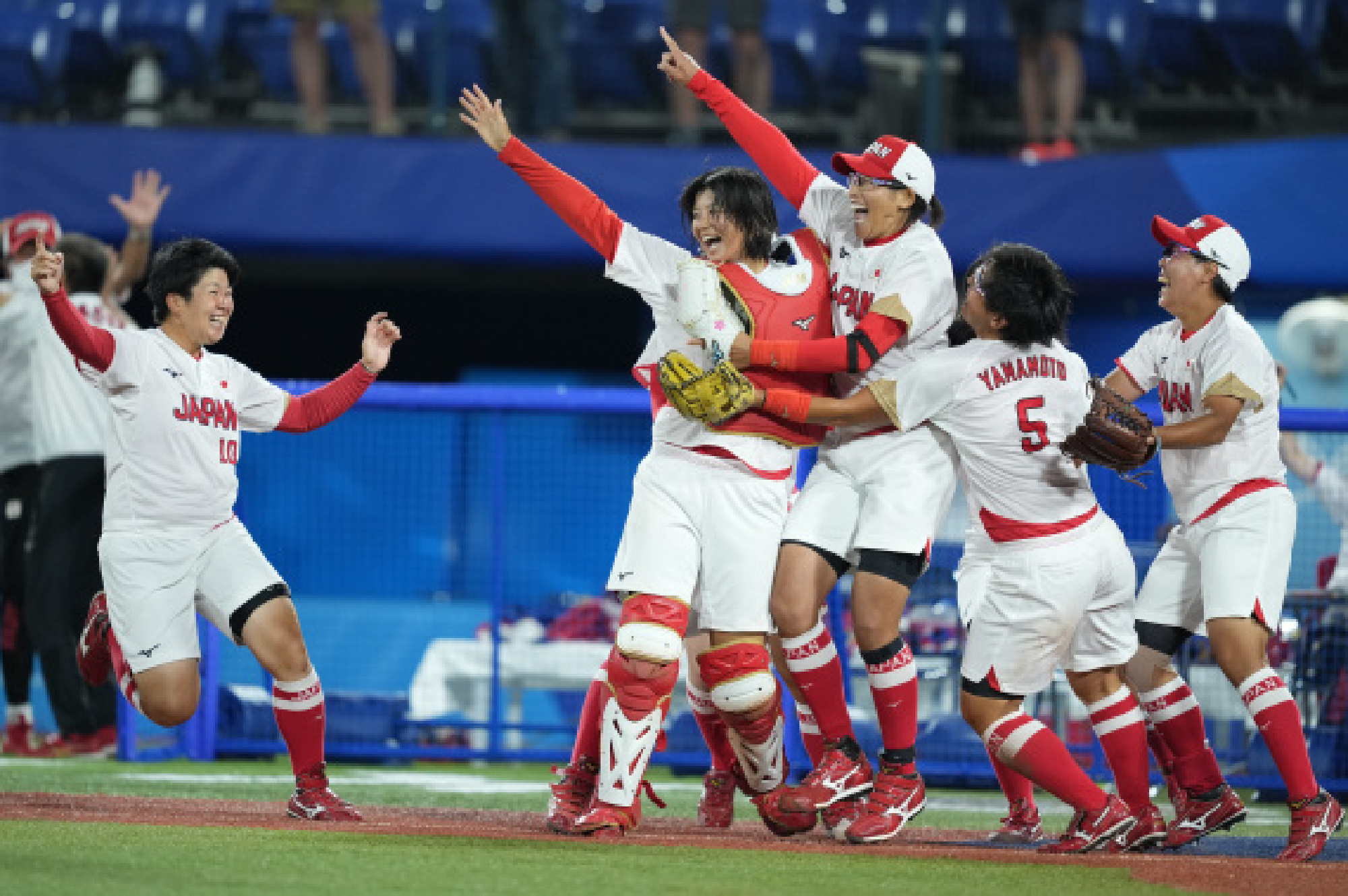 Players of Japan celebrate after the softball final between Japan and the United States at the Tokyo 2020 Olympic Games in Tokyo, Japan, July 27, 2021.